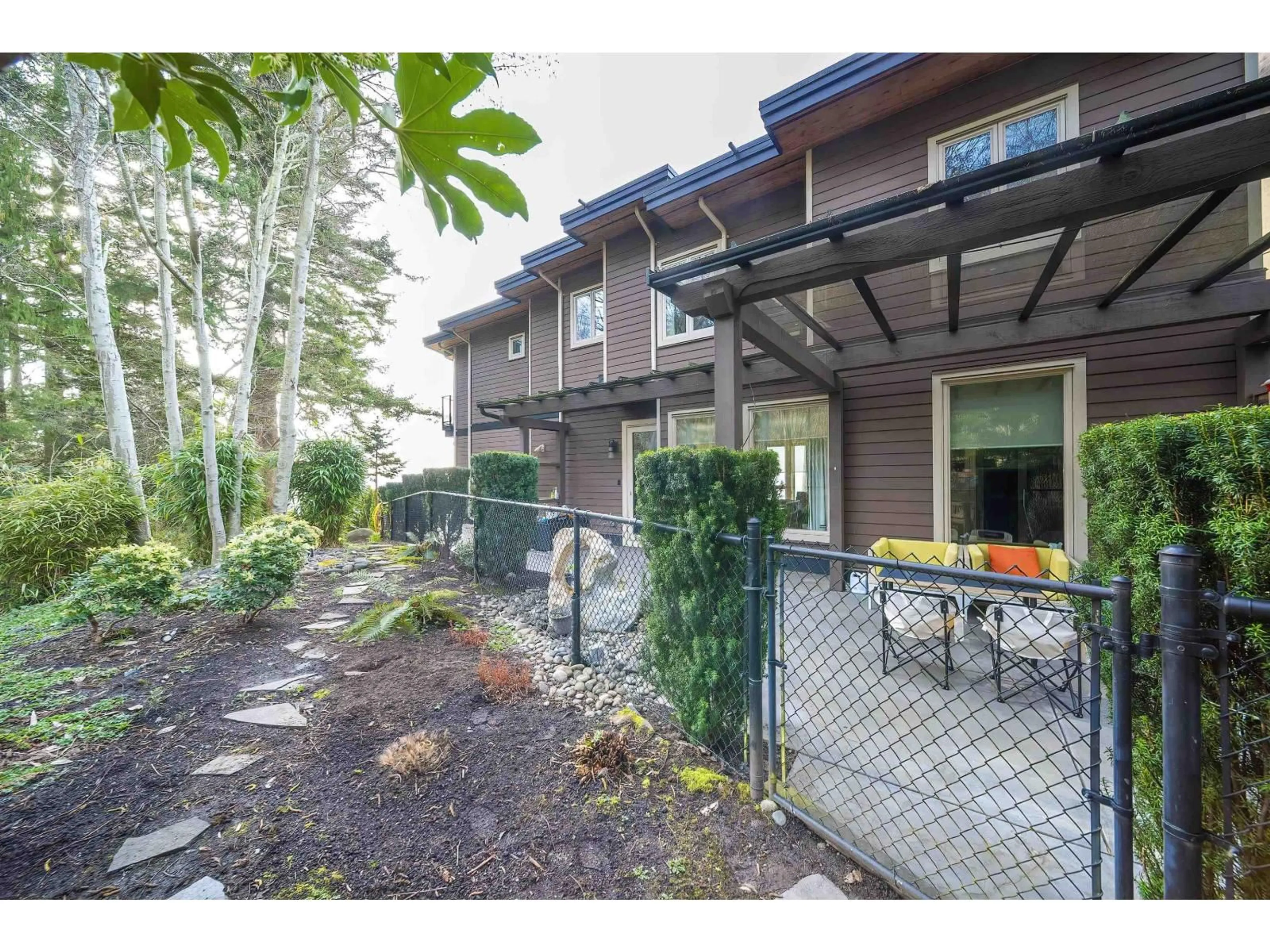 Patio, mountain view for 14533 MAGDALEN AVENUE, White Rock British Columbia V4B2X5
