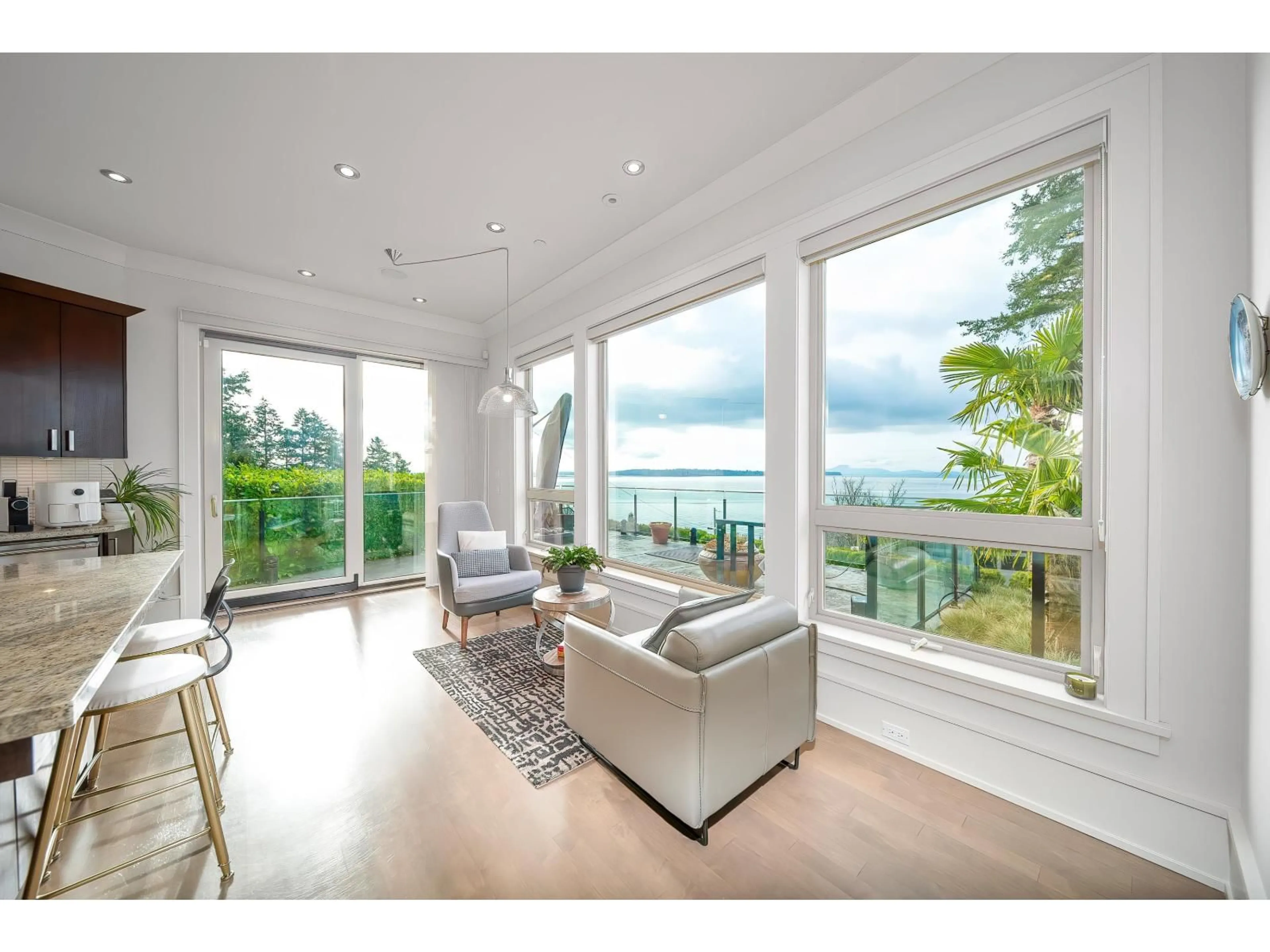 Living room with furniture, wood/laminate floor for 14533 MAGDALEN AVENUE, White Rock British Columbia V4B2X5