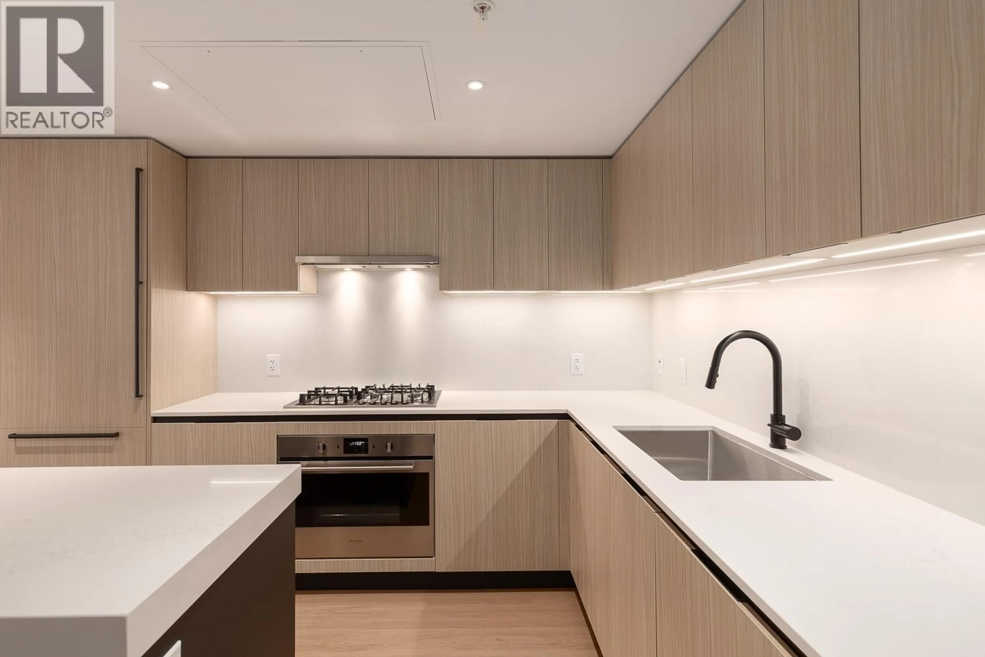 Standard kitchen, unknown for 210 - 2235 BROADWAY, Vancouver British Columbia V5N0J5