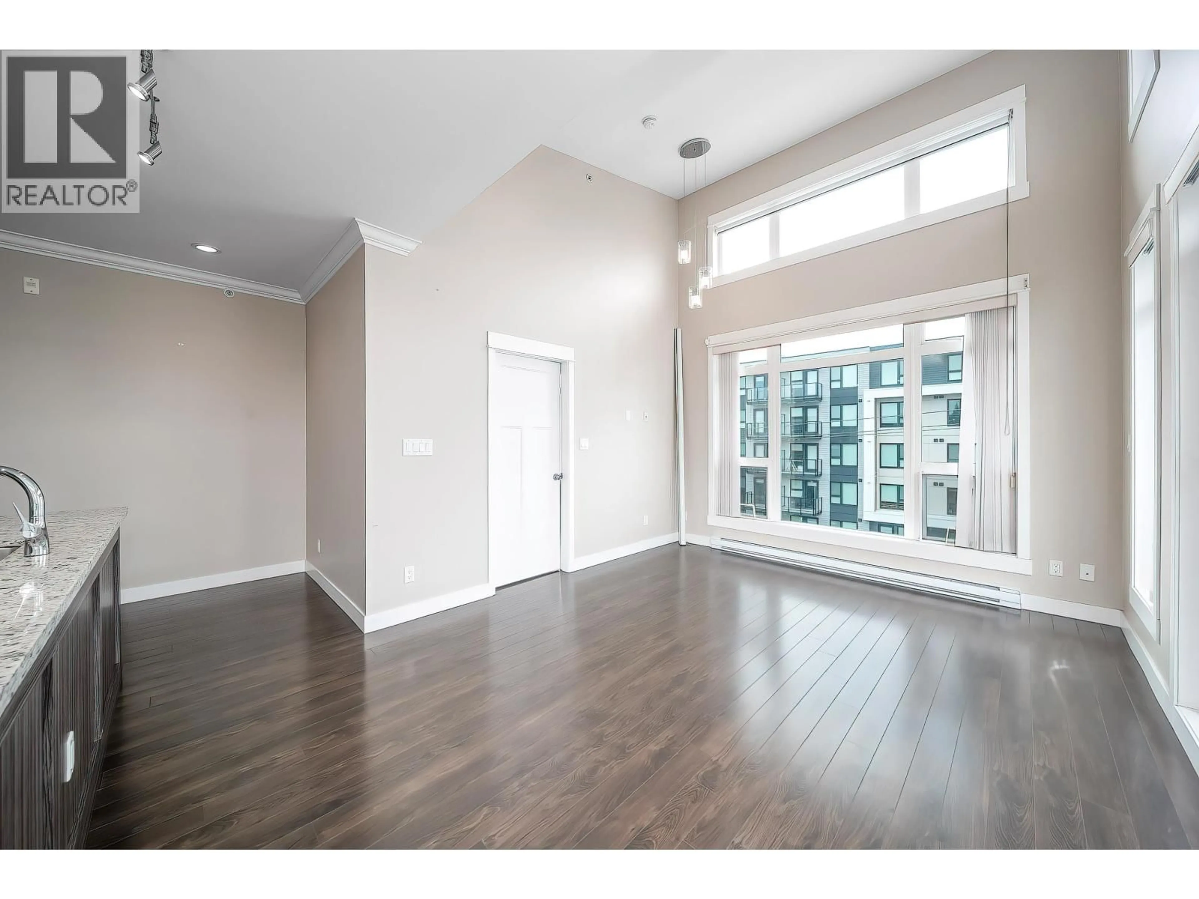 A pic of a room for 403 - 6888 ROYAL OAK AVENUE, Burnaby British Columbia V5J4J2