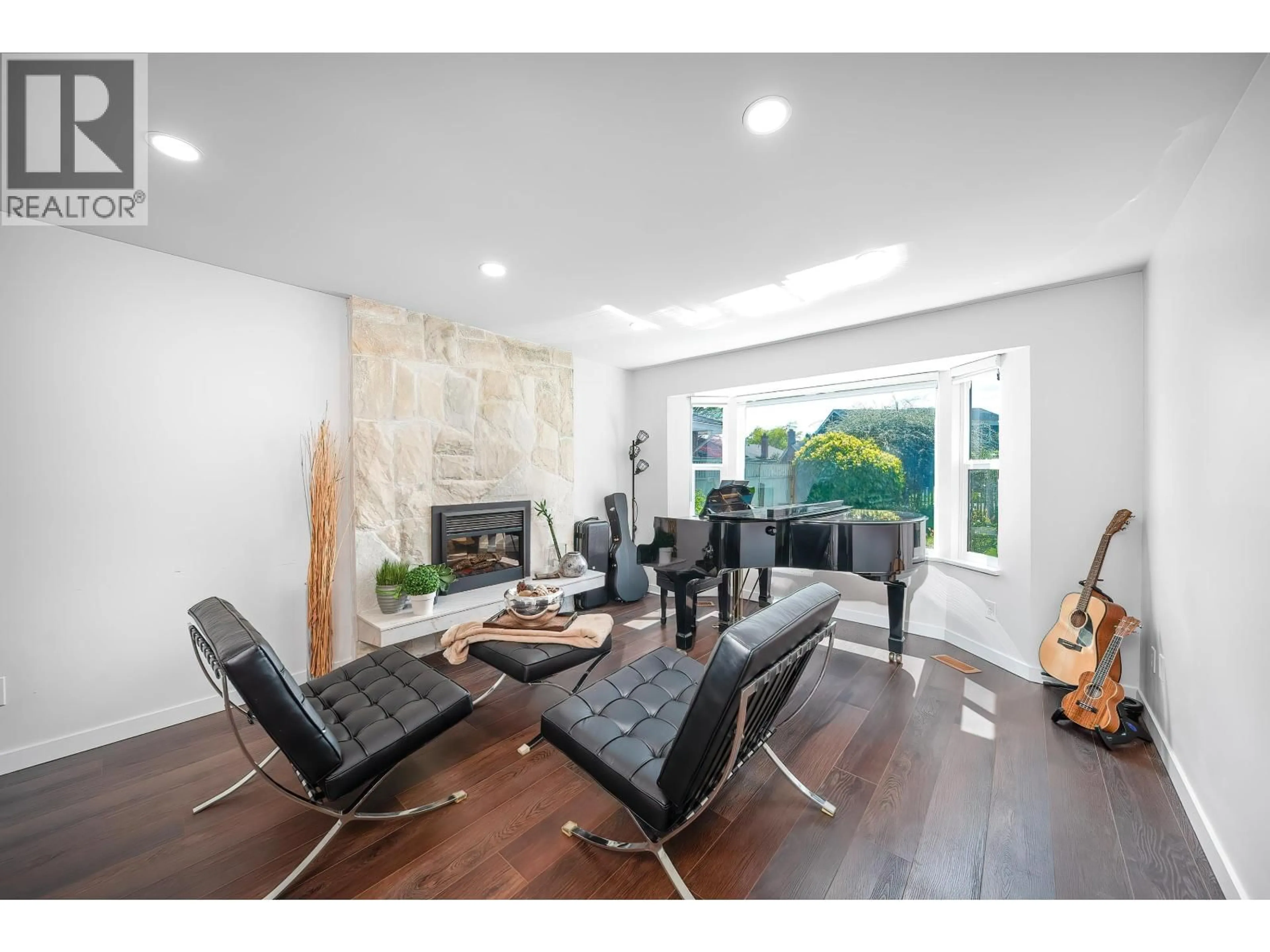 Living room with furniture, unknown for 10651 CANSO CRESCENT, Richmond British Columbia V7E5B6