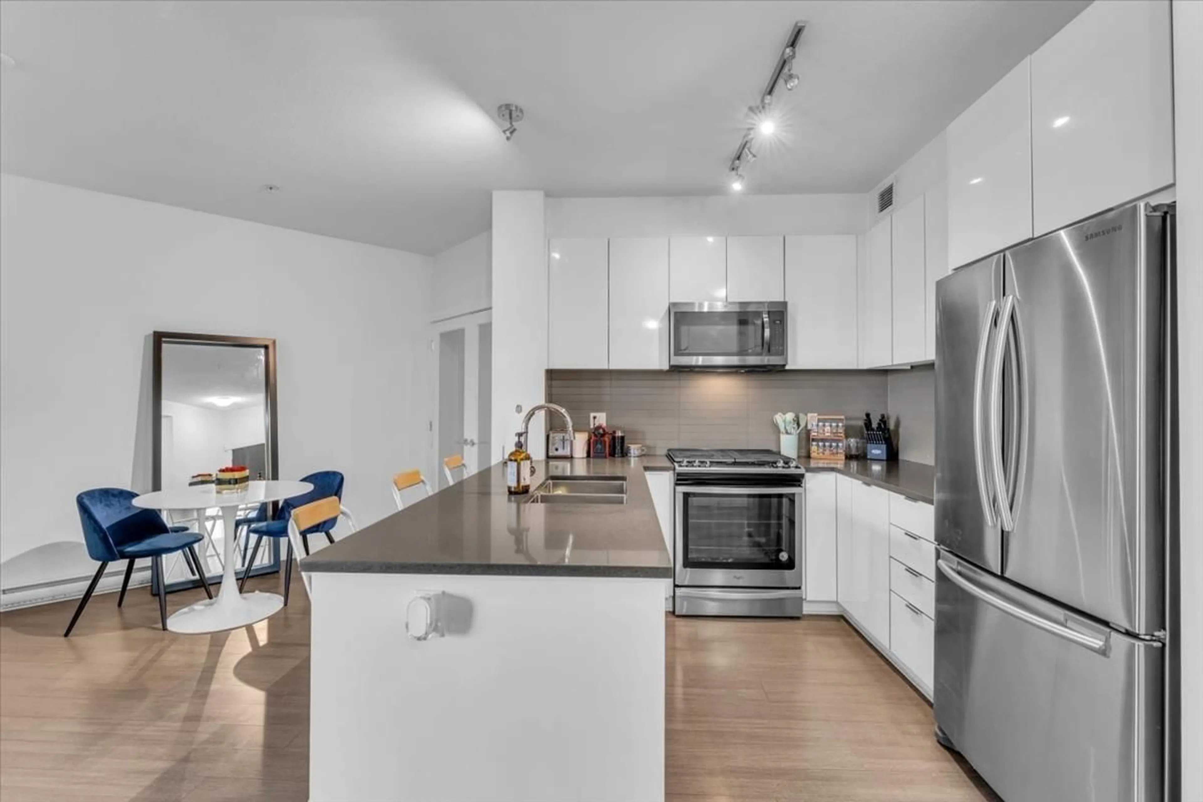 Open concept kitchen, unknown for 305 - 15137 33 AVENUE, Surrey British Columbia V3Z0Y1