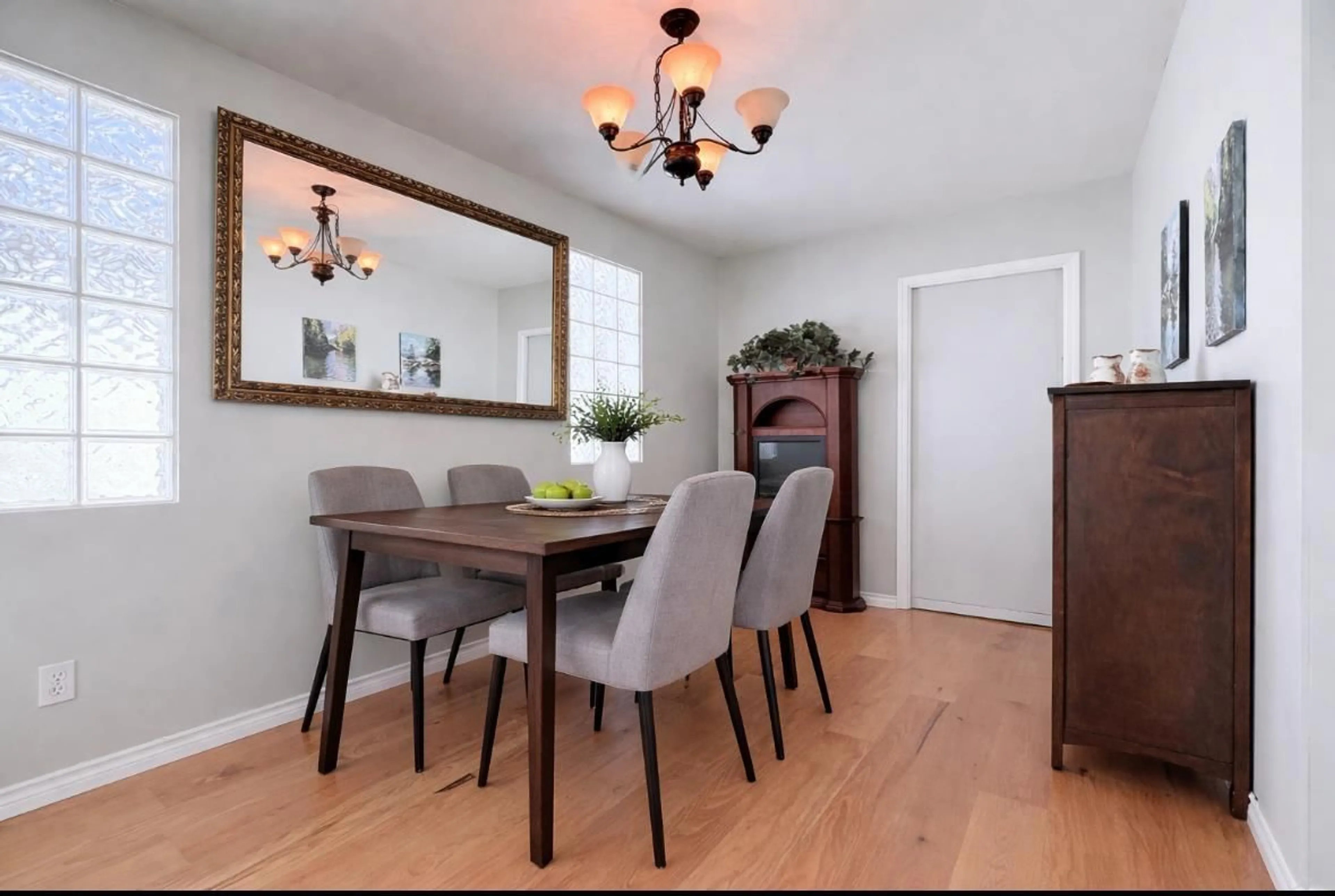 Dining room, wood/laminate floor for 97 - 2315 198 STREET, Langley British Columbia V2Z1Z1
