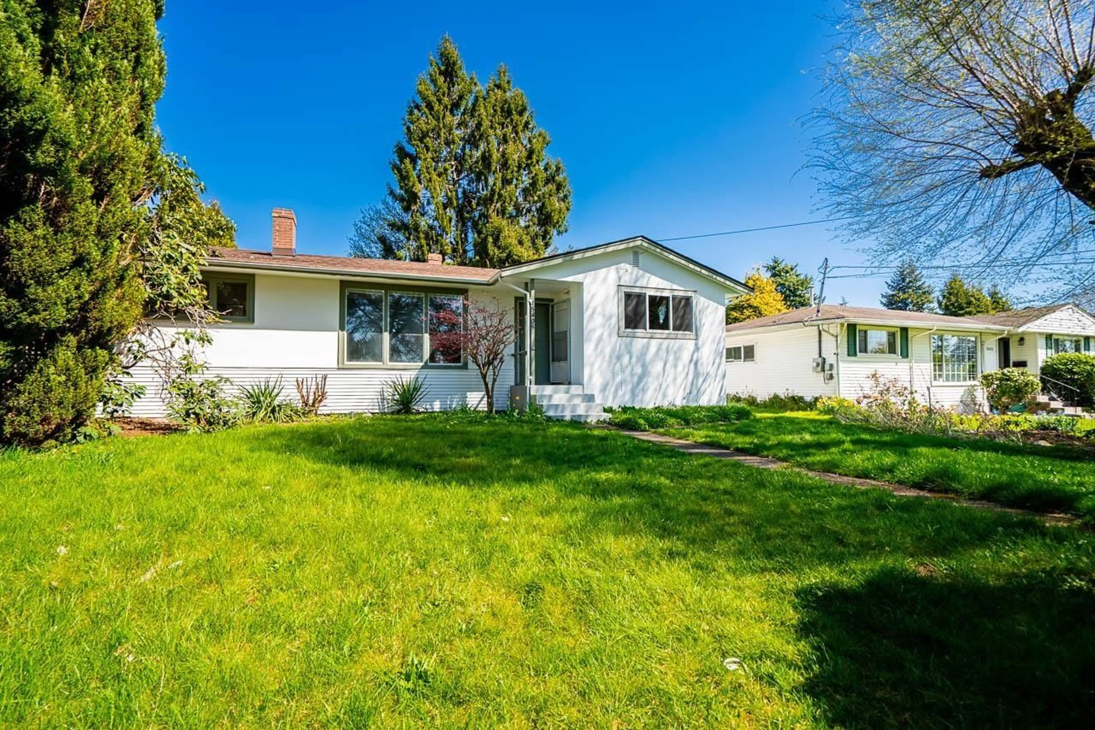 Home with vinyl exterior material, street for 15405 SEMIAHMOO AVENUE, White Rock British Columbia V4B1T6