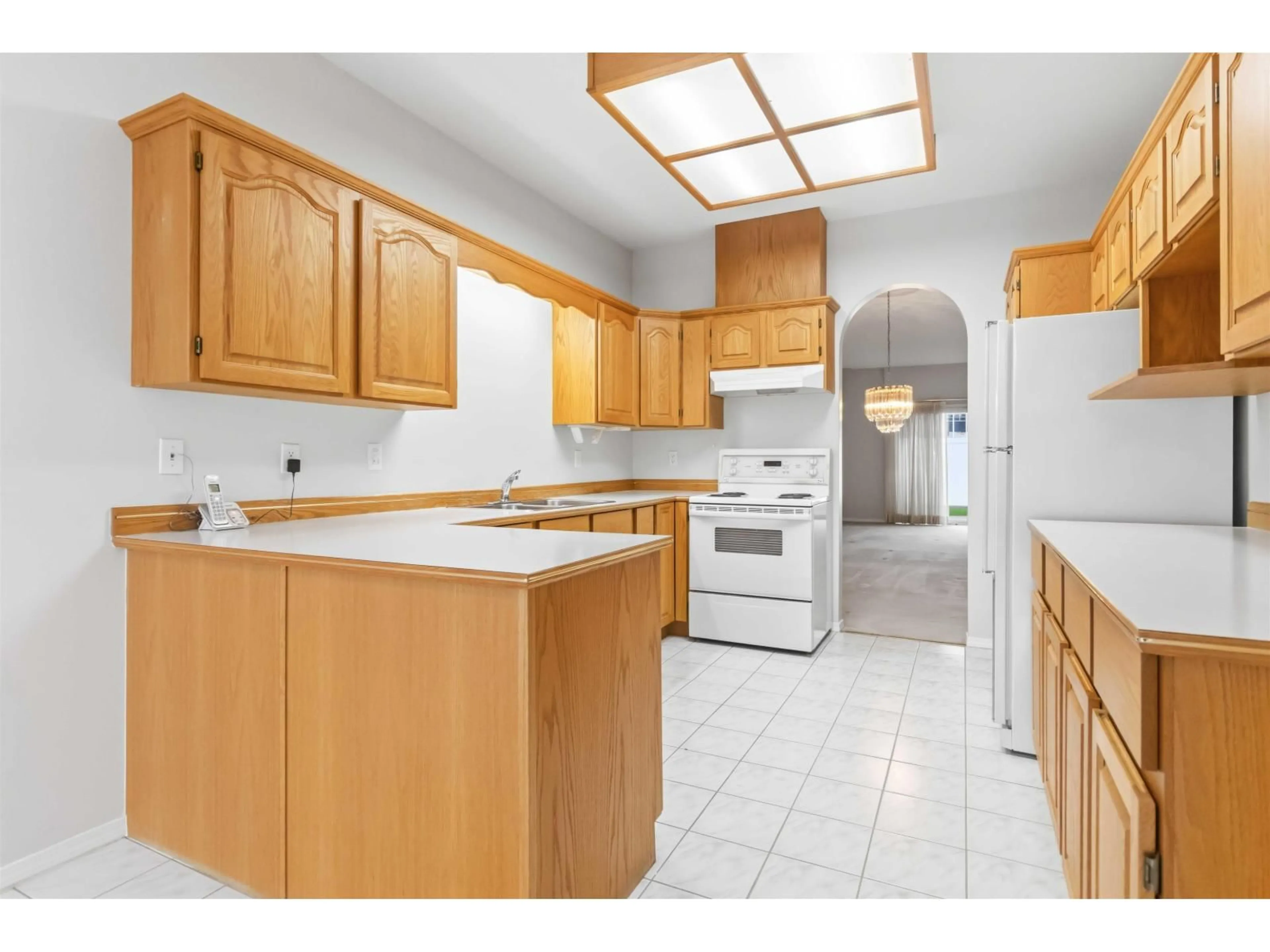 Standard kitchen, unknown for 112 - 46385 FIRST AVENUE, Chilliwack British Columbia V2P1W8