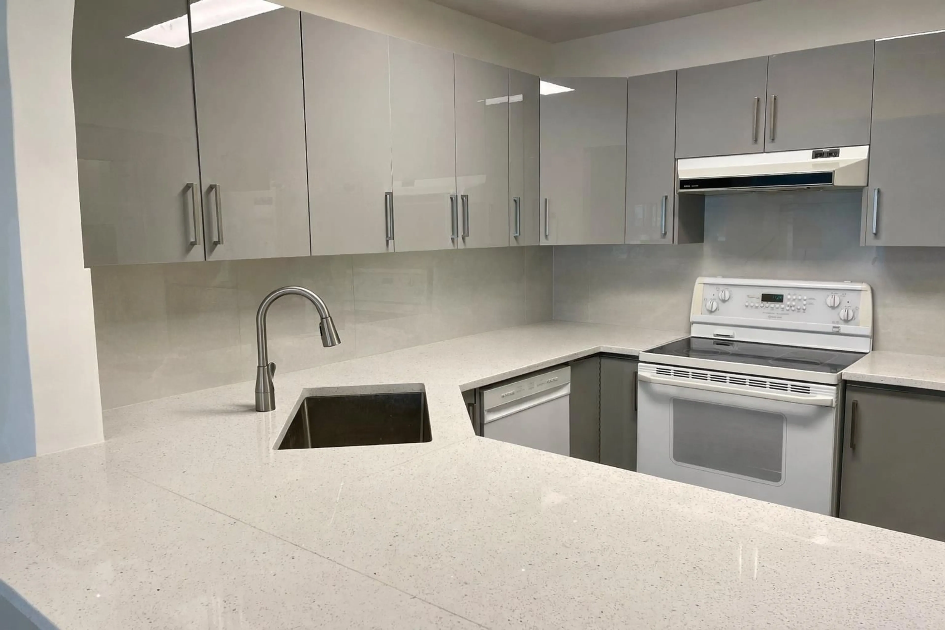 Standard kitchen, ceramic/tile floor for 203 - 1273 MERKLIN STREET, White Rock British Columbia V4B4B8
