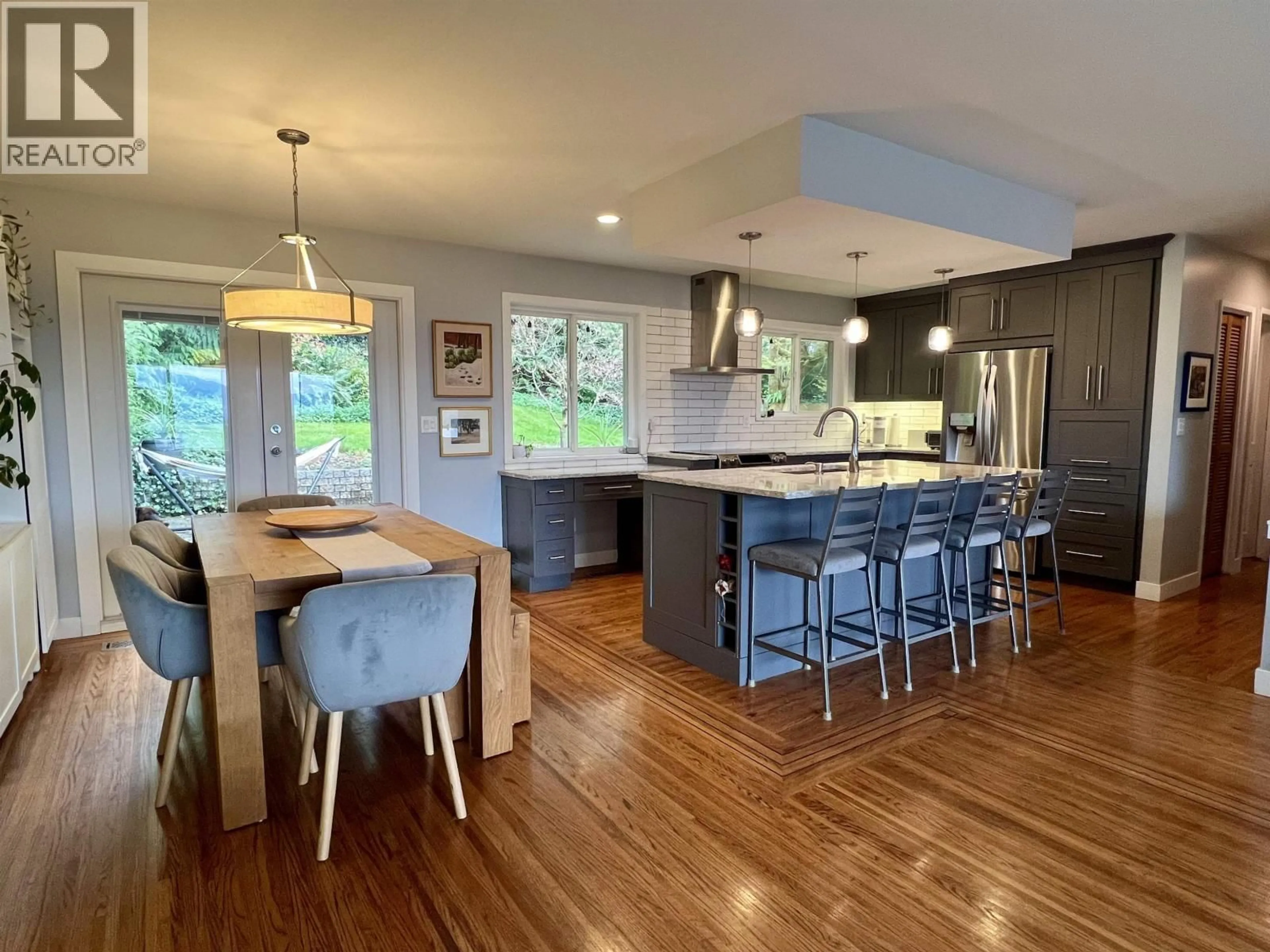 Open concept kitchen, wood/laminate floor for 918 BAKER DRIVE, Coquitlam British Columbia V3J6X2