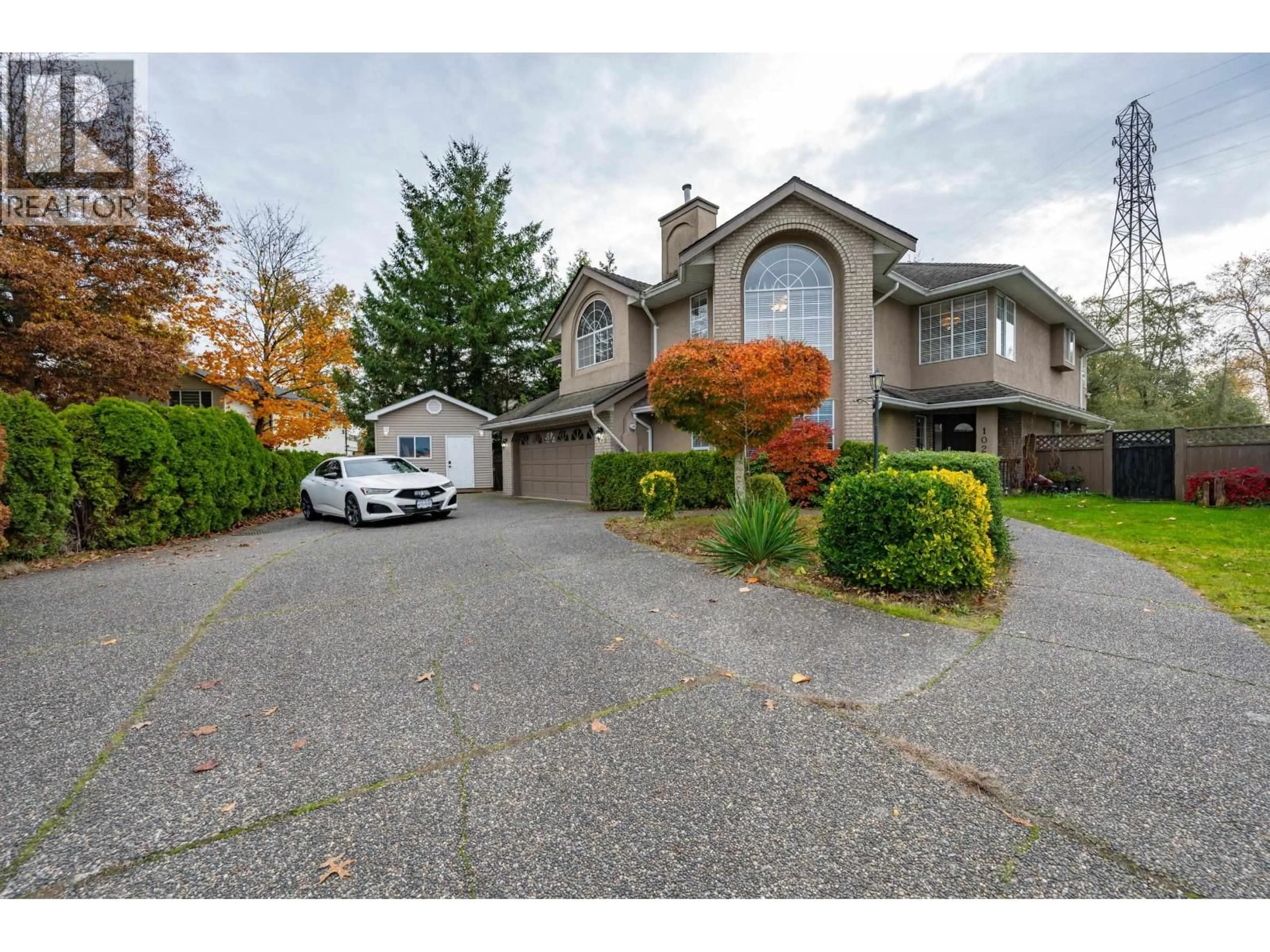 A pic from outside/outdoor area/front of a property/back of a property/a pic from drone, street for 102 VISCOUNT PLACE, New Westminster British Columbia V3M6L4
