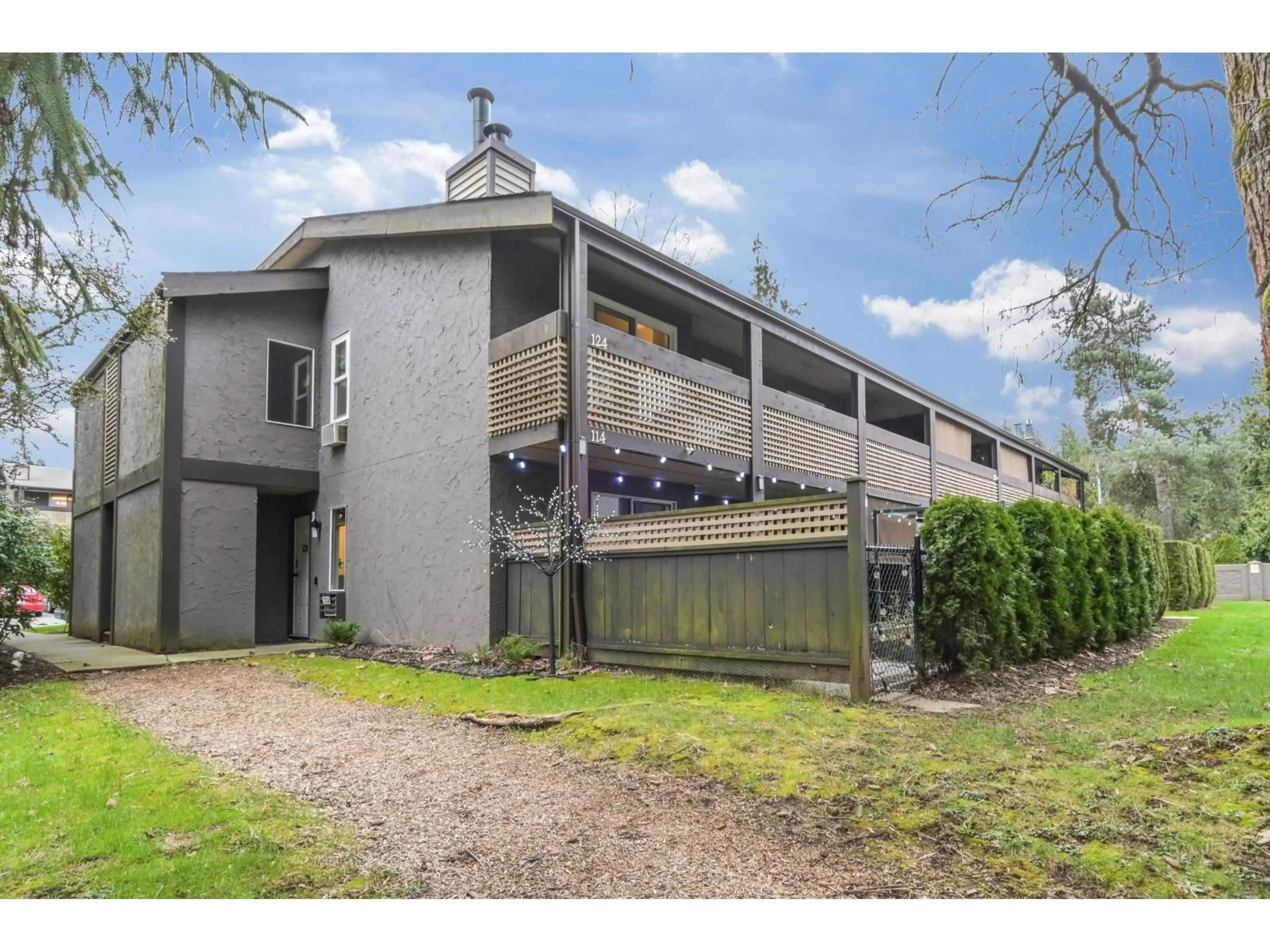 A pic from outside/outdoor area/front of a property/back of a property/a pic from drone, building for 114 - 34909 OLD YALE ROAD, Abbotsford British Columbia V3G2E7