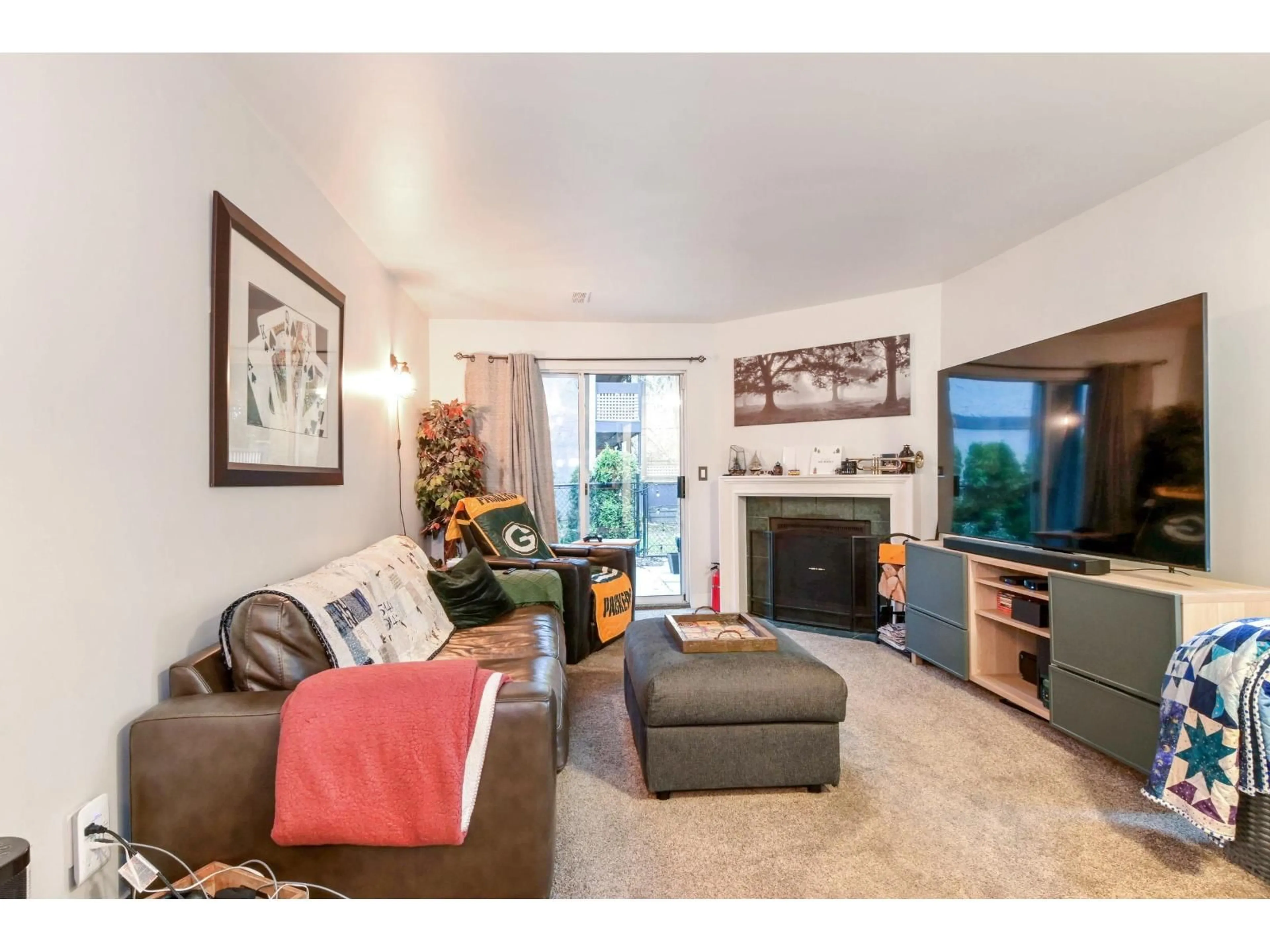 Living room with furniture, unknown for 114 - 34909 OLD YALE ROAD, Abbotsford British Columbia V3G2E7