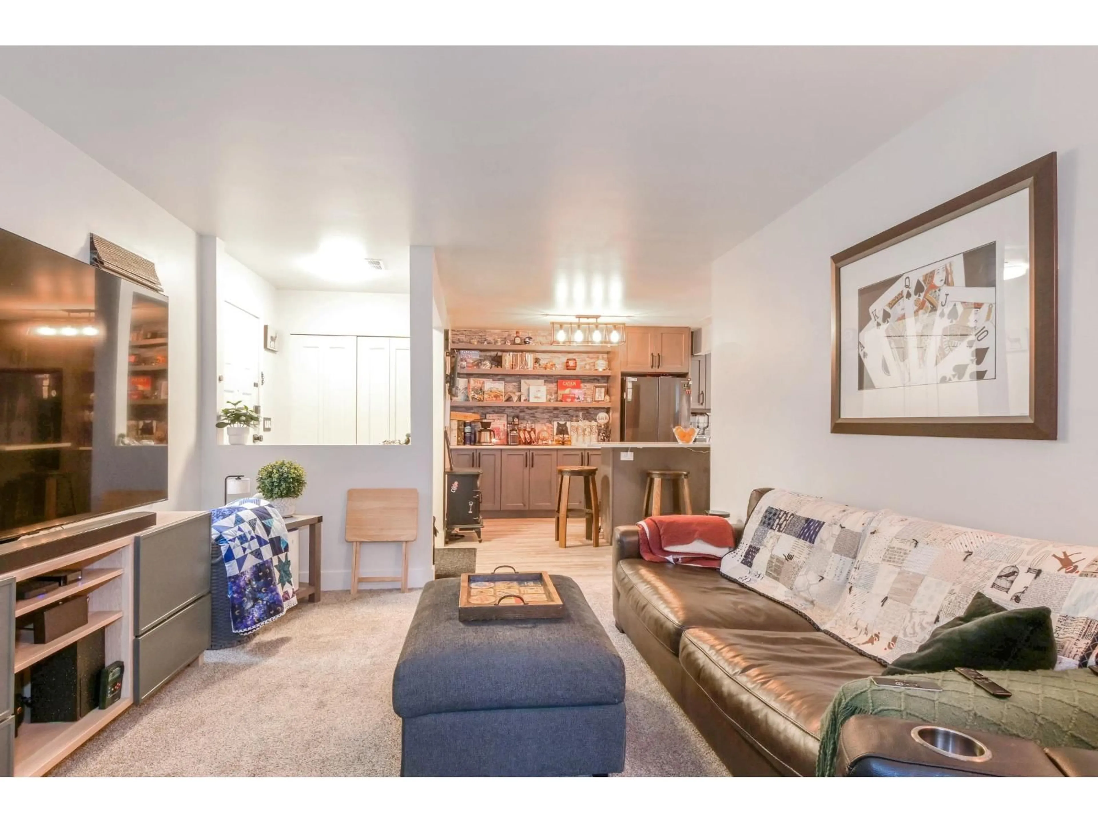 Living room with furniture, wood/laminate floor for 114 - 34909 OLD YALE ROAD, Abbotsford British Columbia V3G2E7