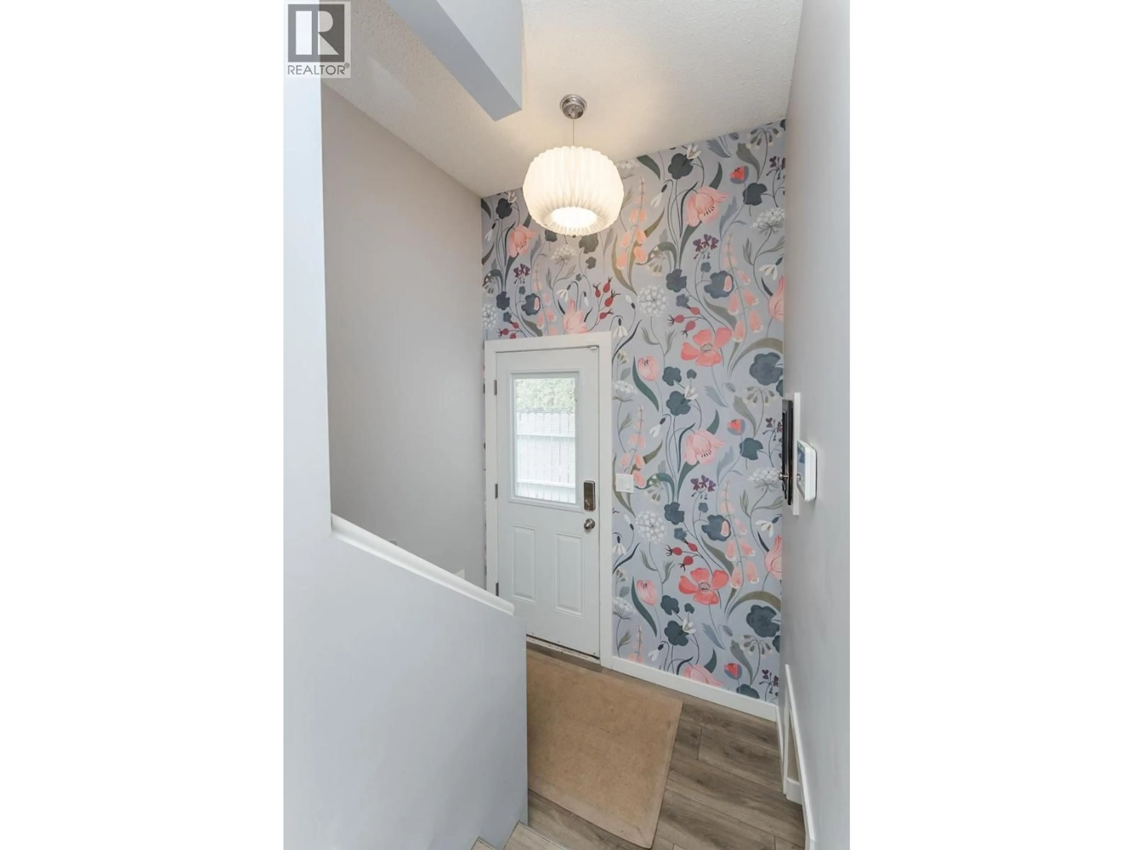 Indoor entryway for 1011 HANSARD CRESCENT, Prince George British Columbia V2M4J8