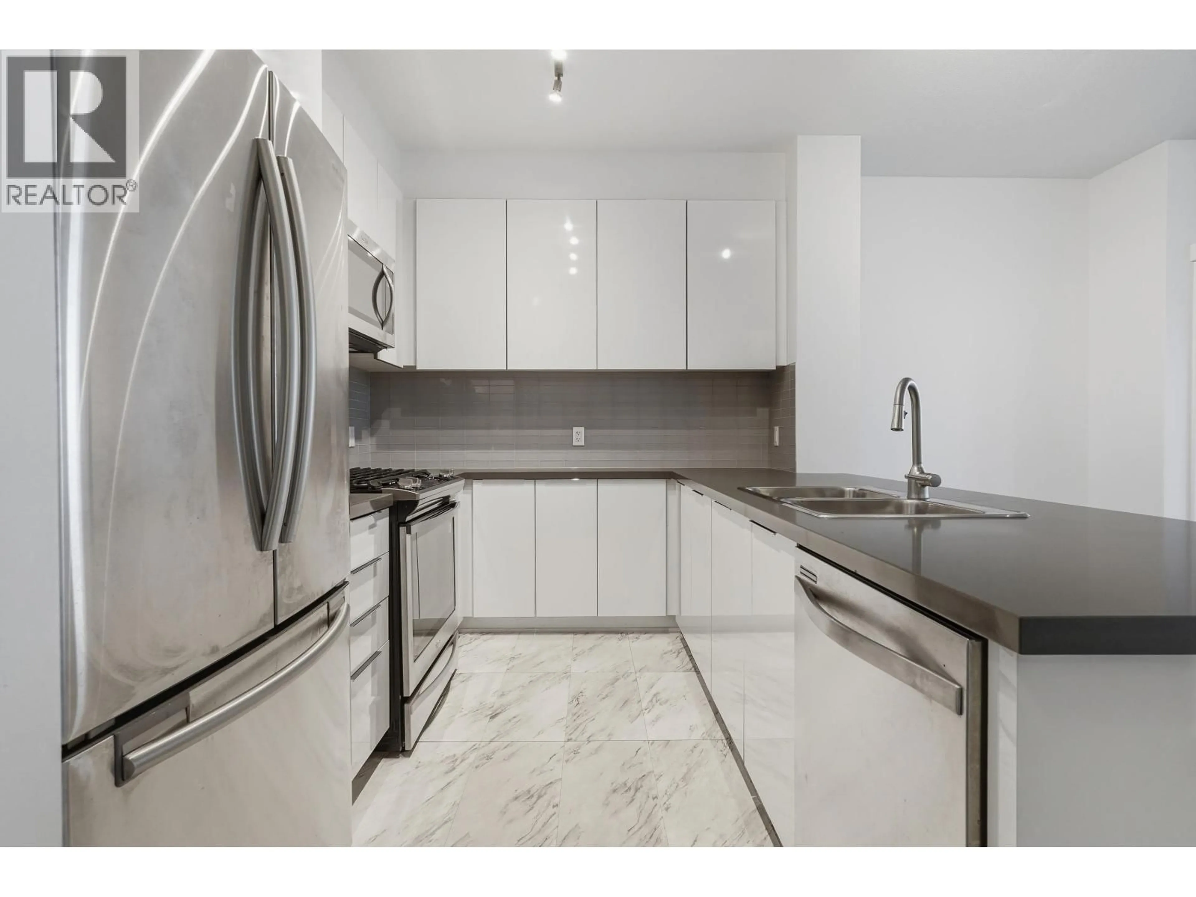 Standard kitchen, ceramic/tile floor for 302 - 607 COTTONWOOD AVENUE, Coquitlam British Columbia V3J0H1