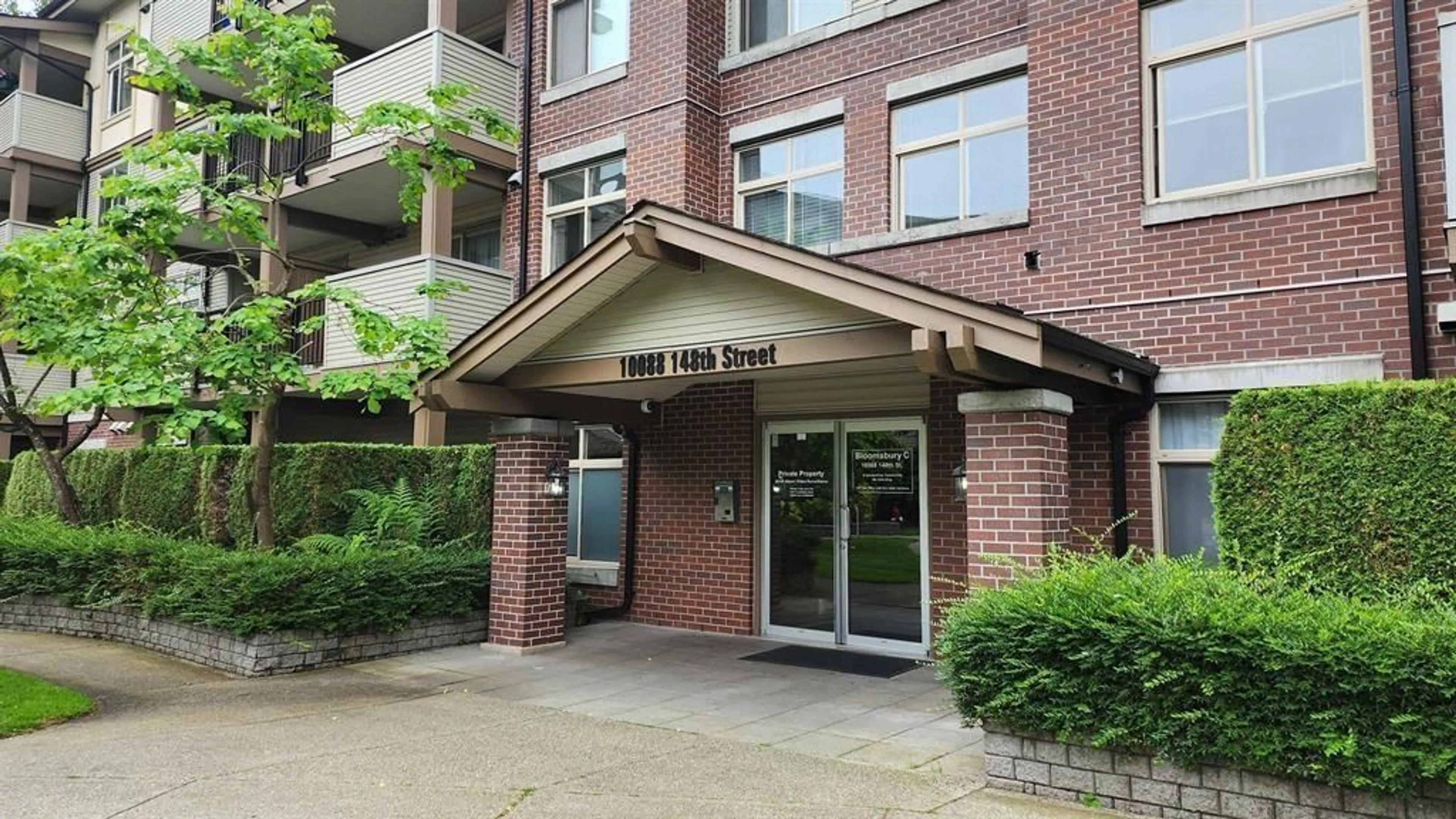 Indoor foyer for 406 - 10088 148 STREET, Surrey British Columbia V3R3M9
