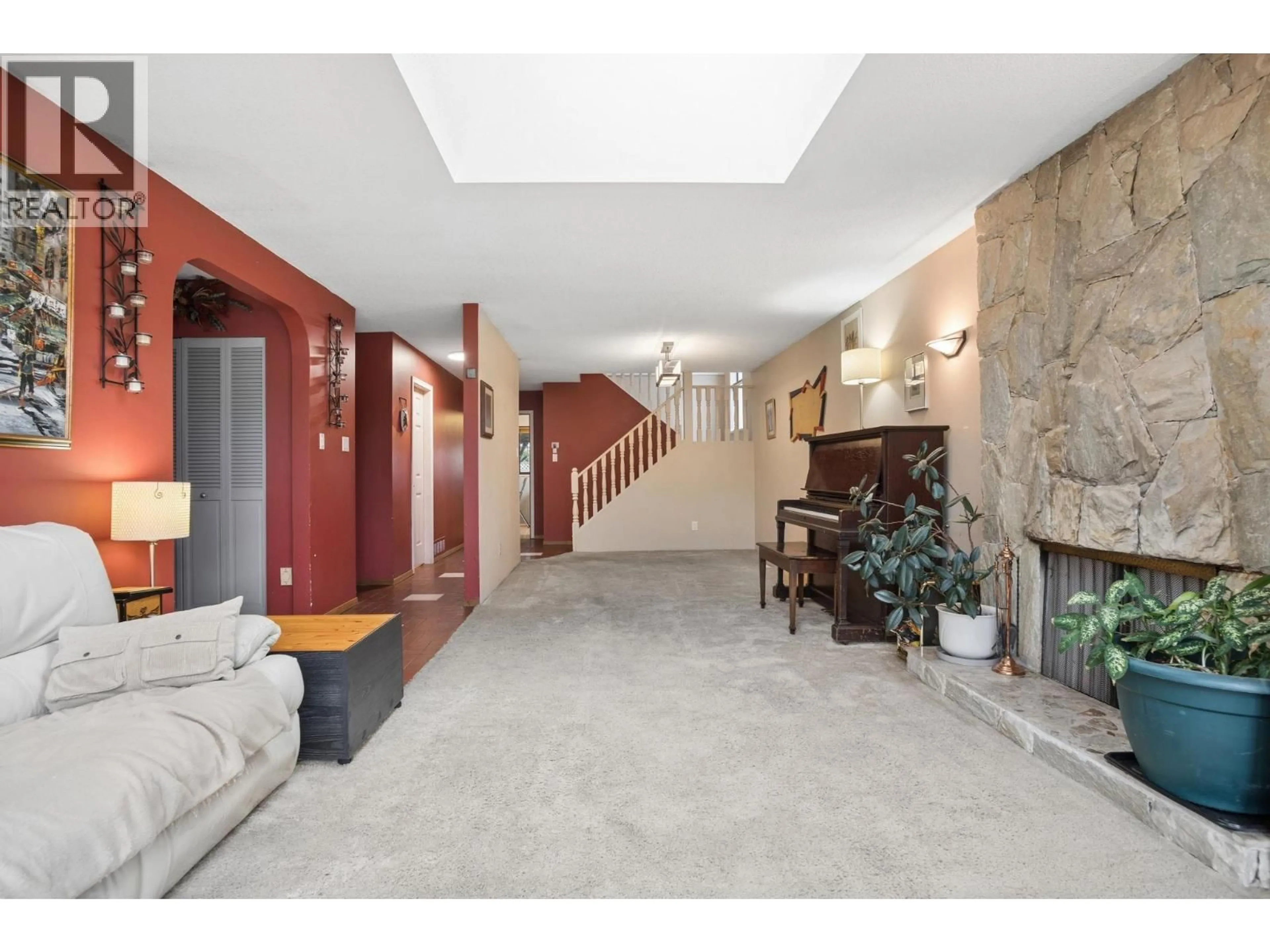 Indoor foyer for 11200 MELLIS DRIVE, Richmond British Columbia V6X1L7