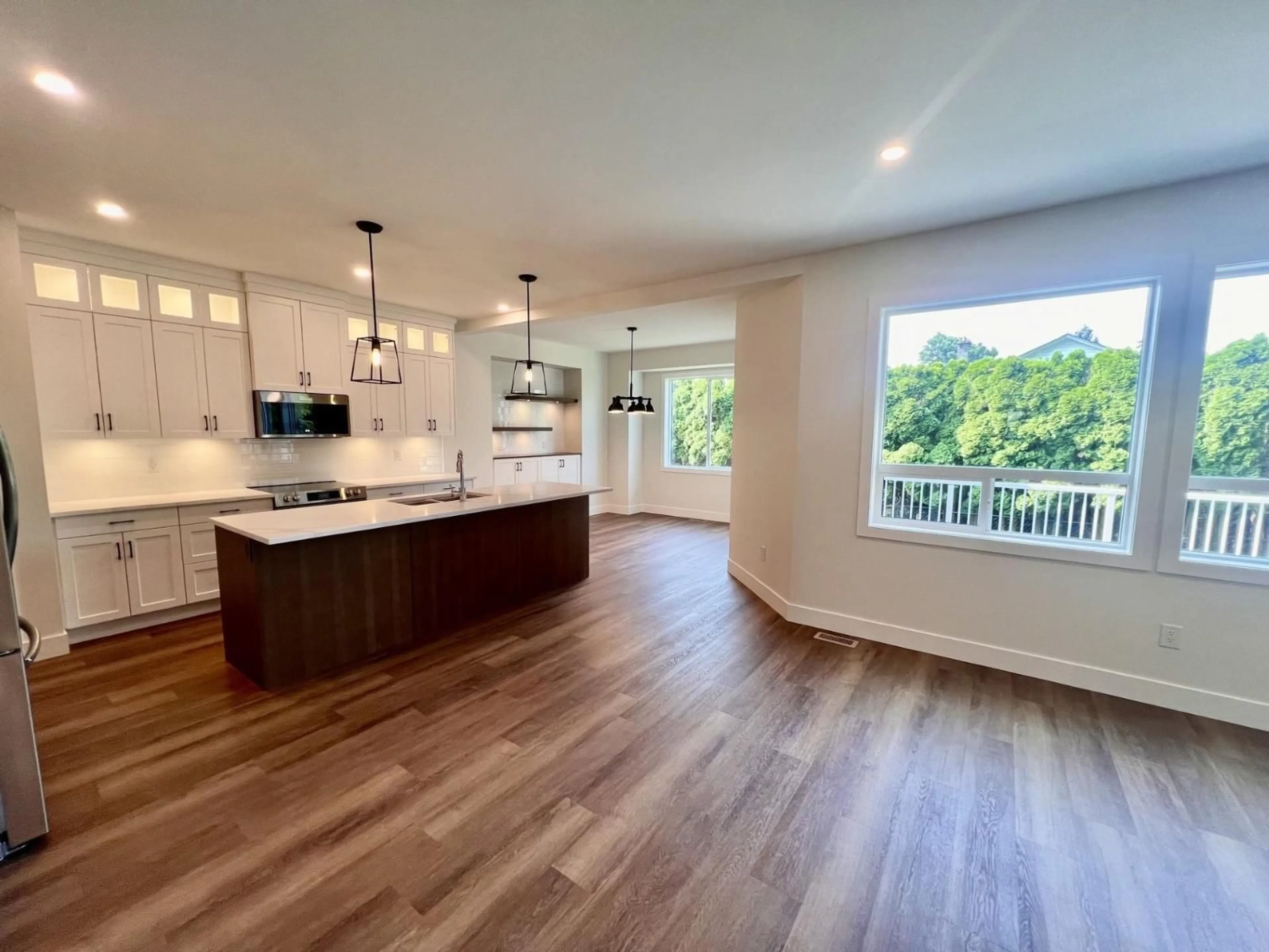 Open concept kitchen, wood/laminate floor for 7033 EDEN DRIVE, Chilliwack British Columbia V2R1E6