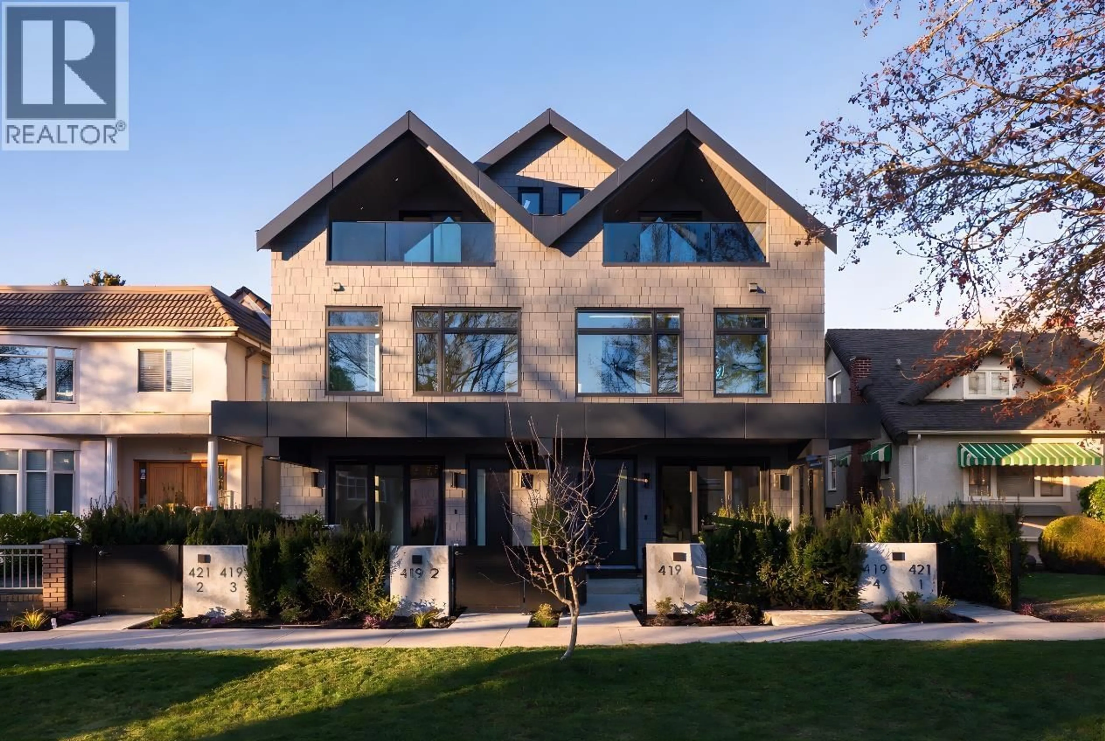 Home with brick exterior material, unknown for 1 - 419 23RD AVENUE, Vancouver British Columbia V5Y2H5