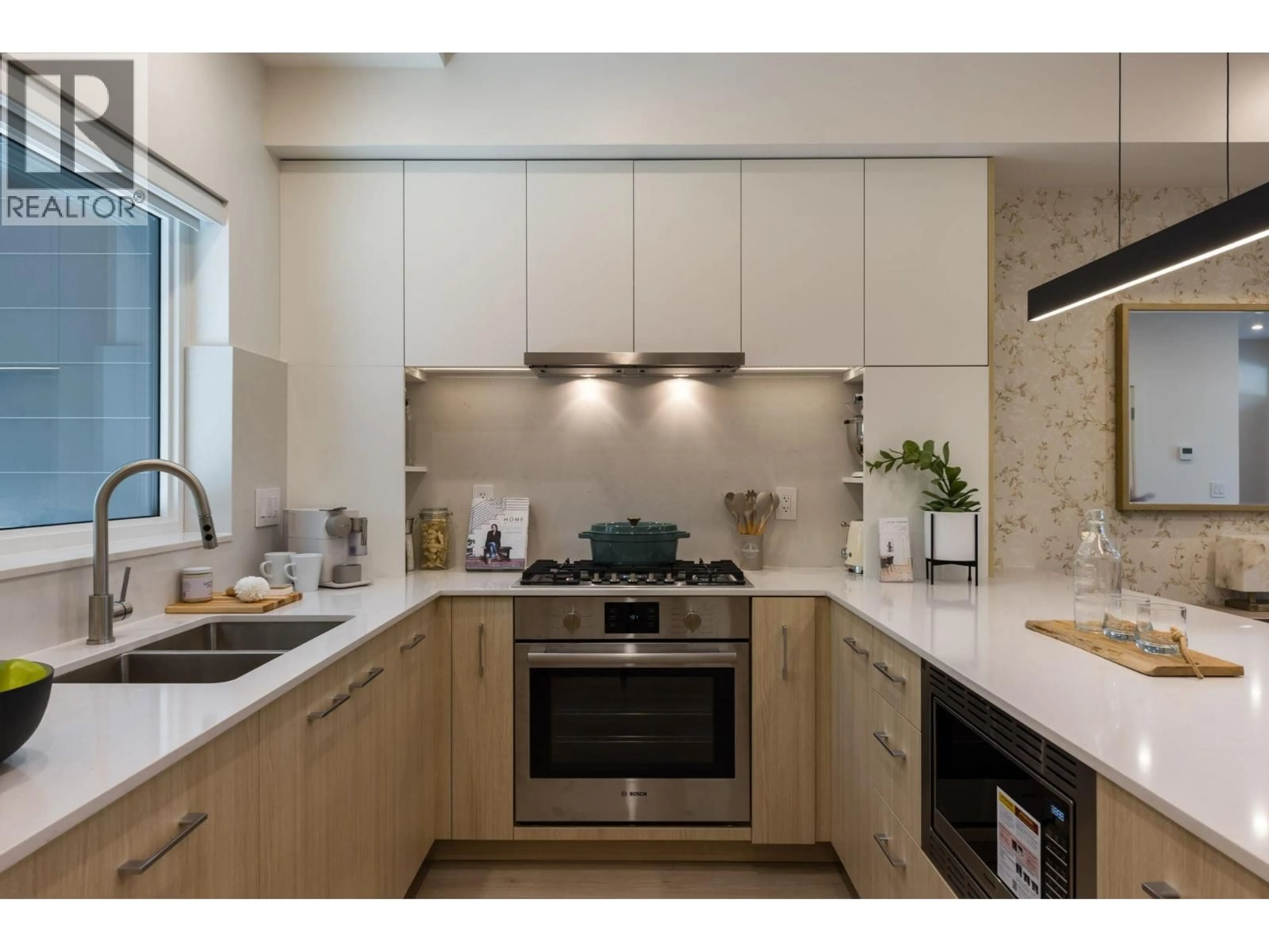 Contemporary kitchen, ceramic/tile floor for 102 - 342 MOUNTAIN HIGHWAY, North Vancouver British Columbia V7J2K8