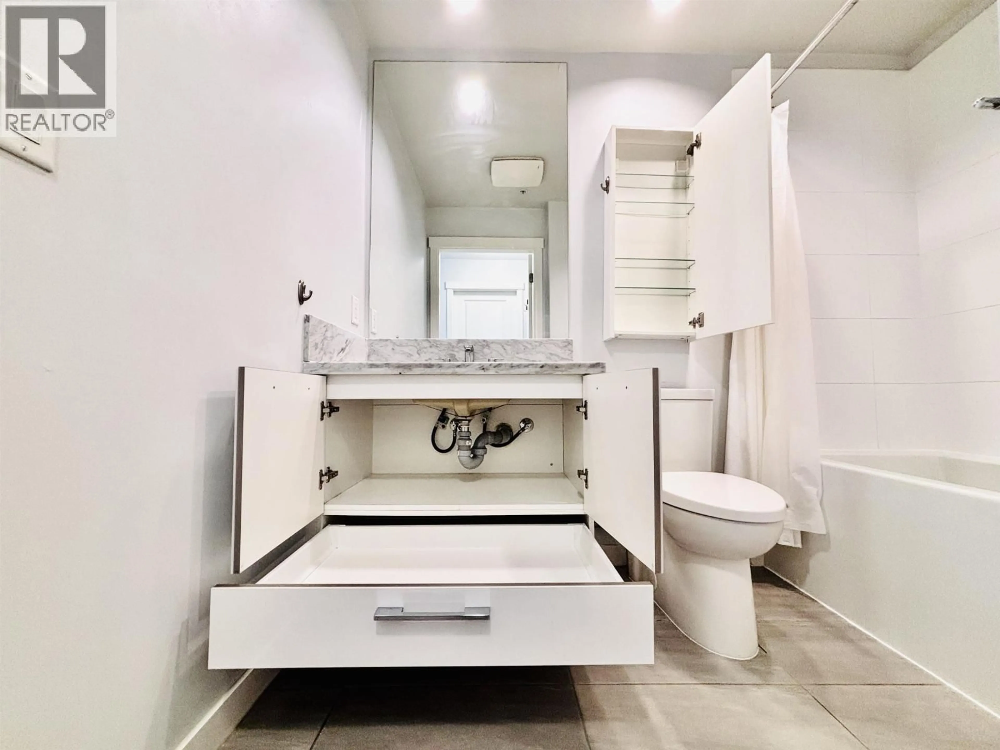 Contemporary bathroom, ceramic/tile floor for 302 - 3263 PIERVIEW CRESCENT, Vancouver British Columbia V5S0C3