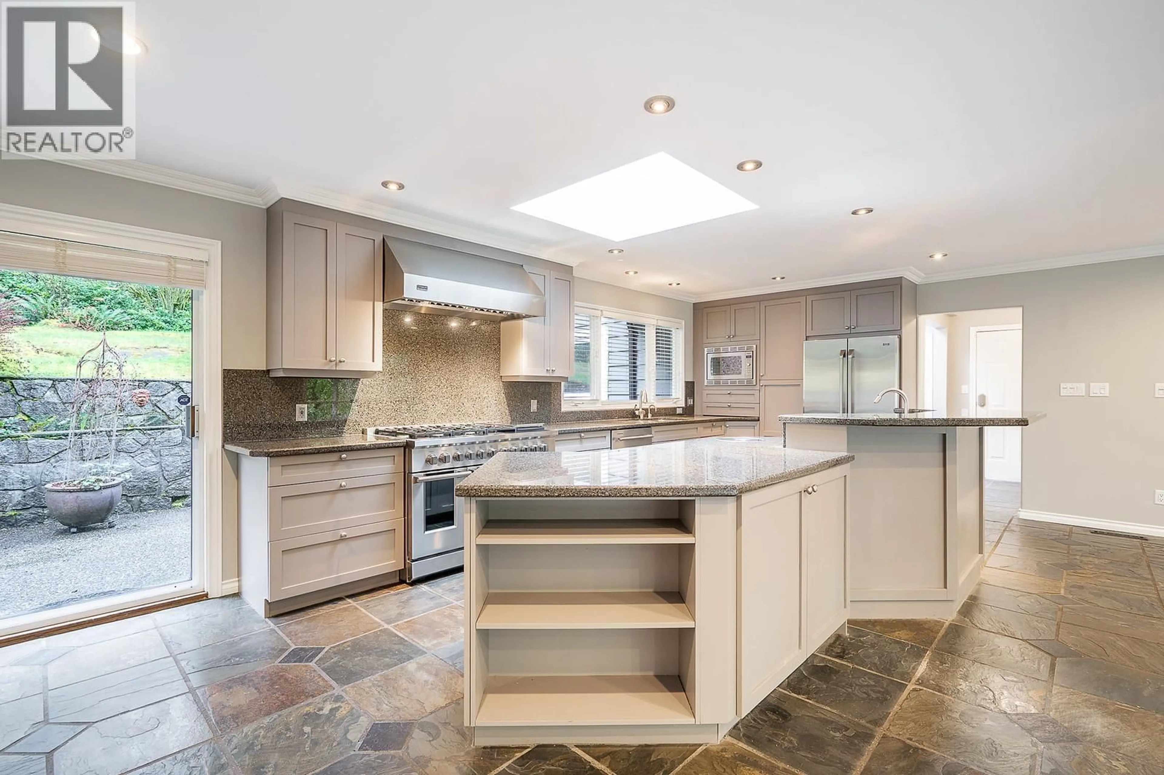 Contemporary kitchen, unknown for 3980 WESTRIDGE AVENUE, West Vancouver British Columbia V7V3H7