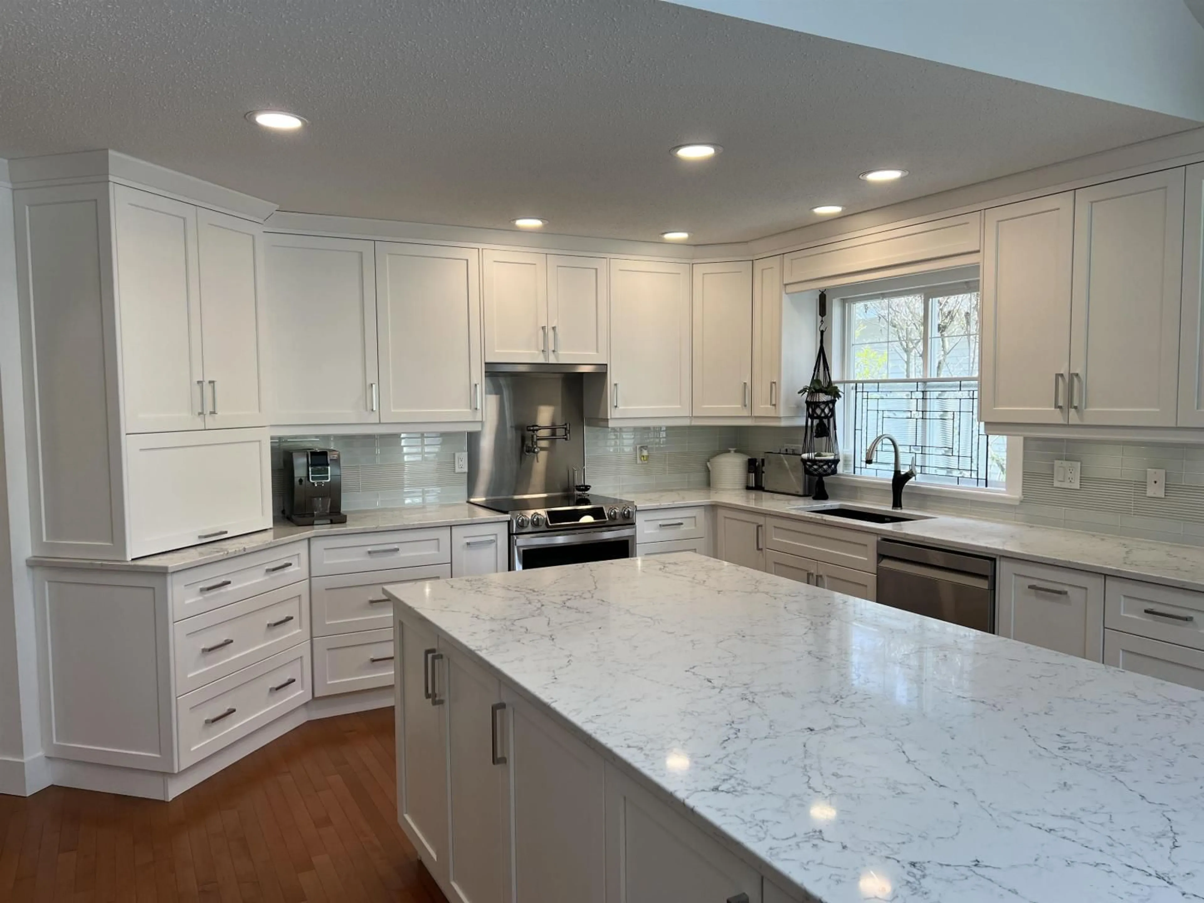 Open concept kitchen, ceramic/tile floor for 102 - 16995 64TH AVENUE, Surrey British Columbia V3S0V9