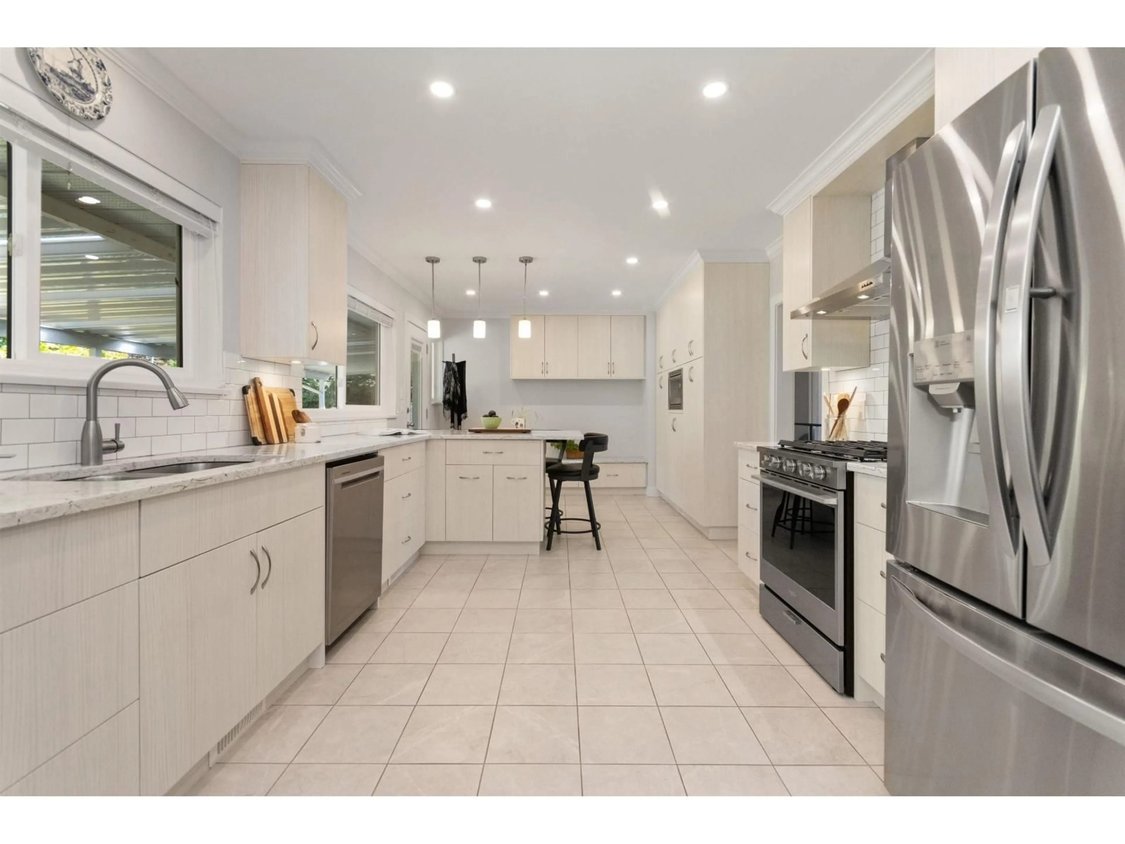 Open concept kitchen, ceramic/tile floor for 10070 BONAVISTA STREET, Chilliwack British Columbia V2P5B9