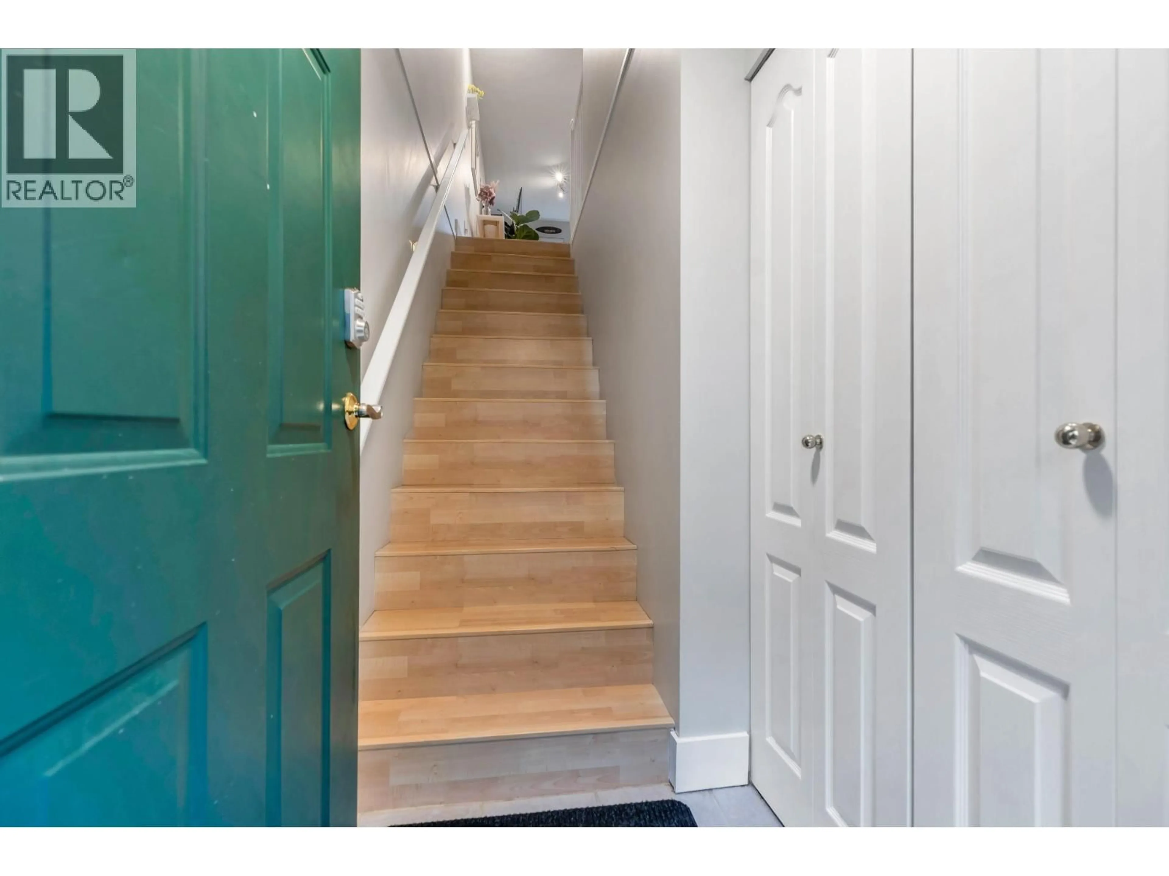 Indoor entryway for 74 - 1561 BOOTH AVENUE, Coquitlam British Columbia V3K6Z9