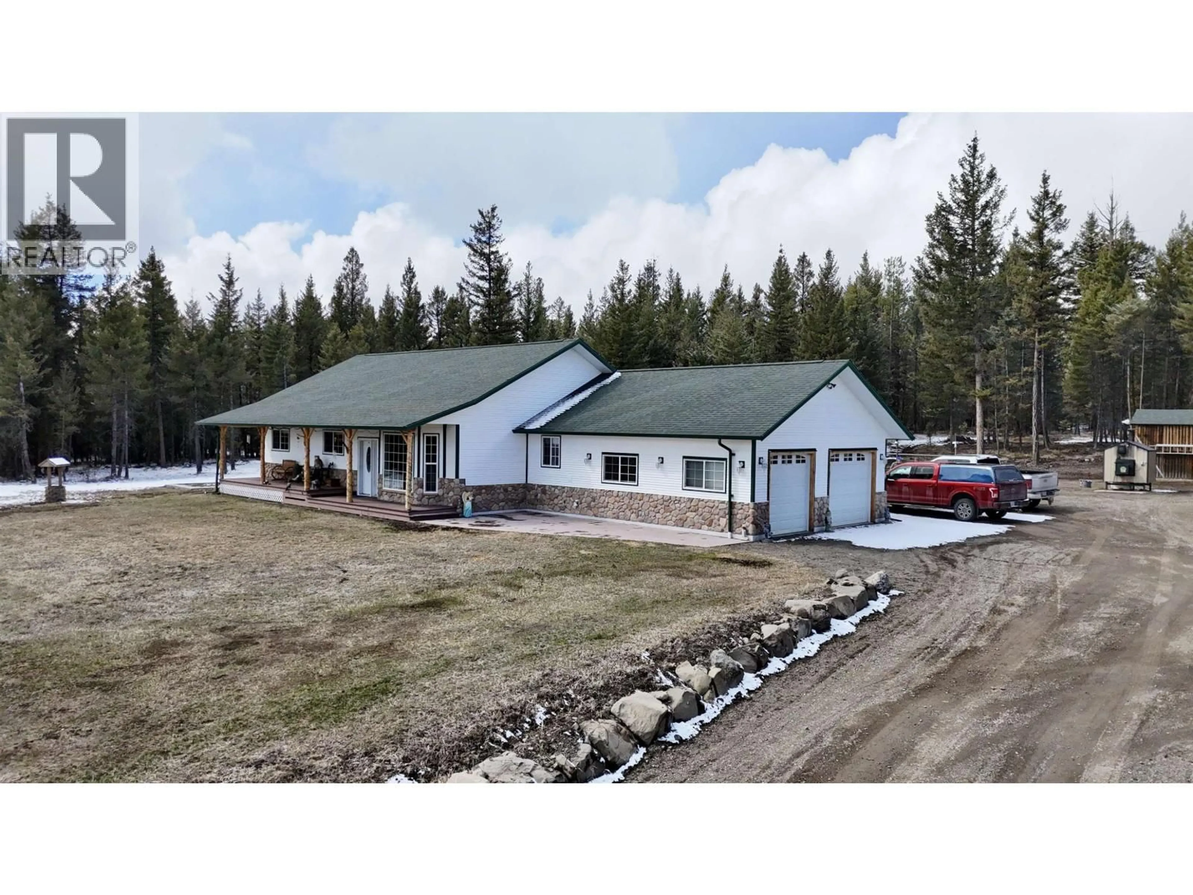 A pic from outside/outdoor area/front of a property/back of a property/a pic from drone, building for 6940 INMAN ROAD, Lone Butte British Columbia V0K1X0