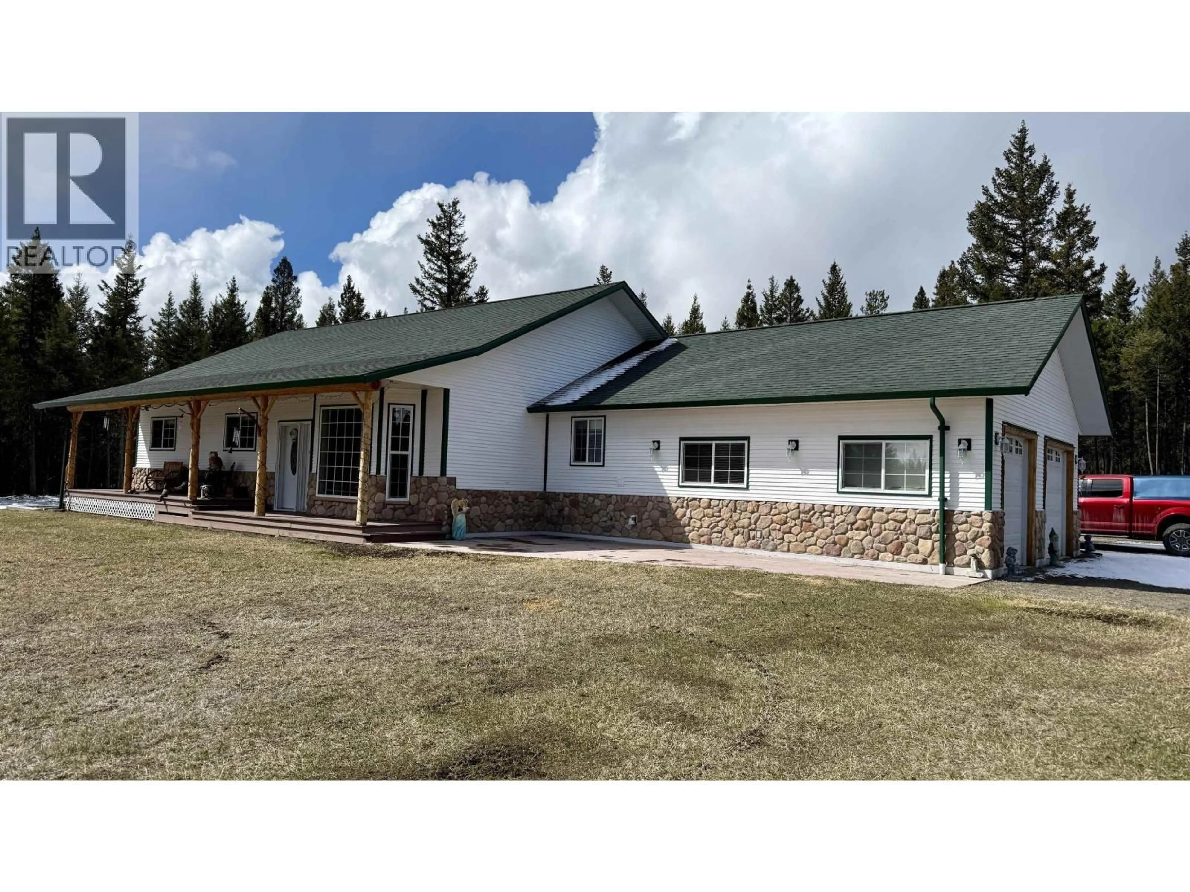 A pic from outside/outdoor area/front of a property/back of a property/a pic from drone, building for 6940 INMAN ROAD, Lone Butte British Columbia V0K1X0