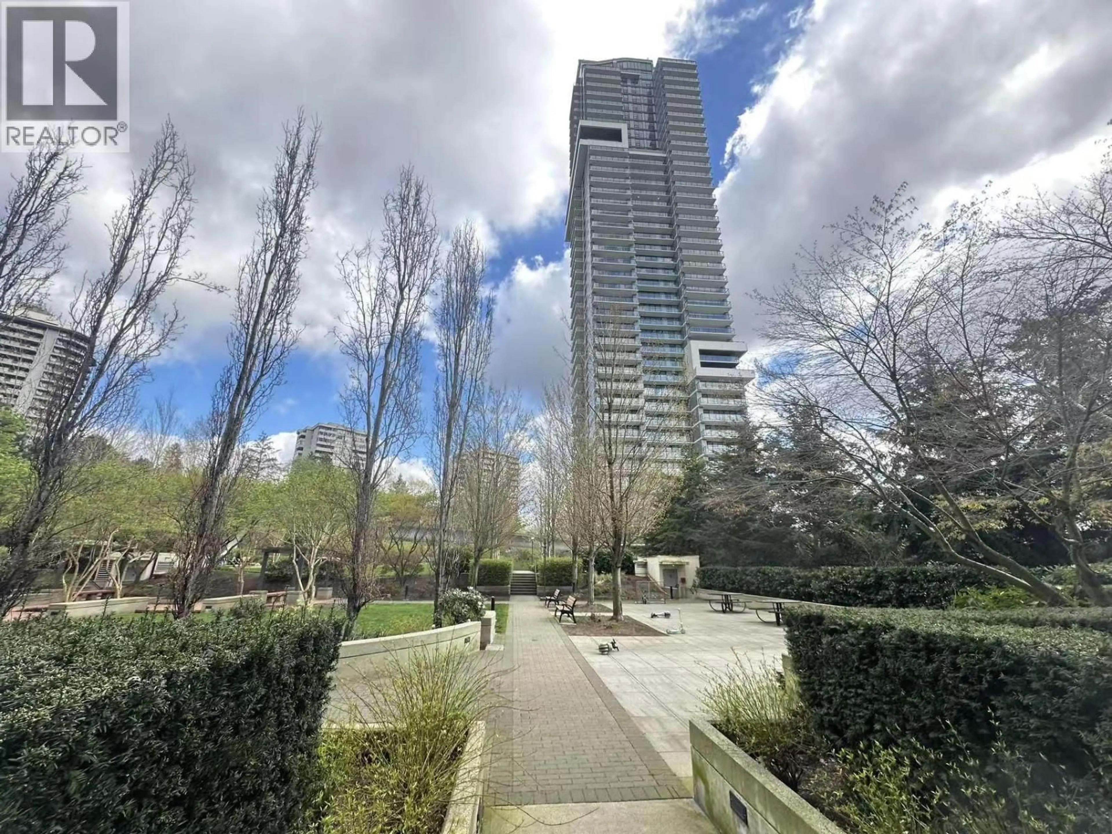 A pic from outside/outdoor area/front of a property/back of a property/a pic from drone, unknown for 1703 - 2232 DOUGLAS ROAD, Burnaby British Columbia V5C0G9