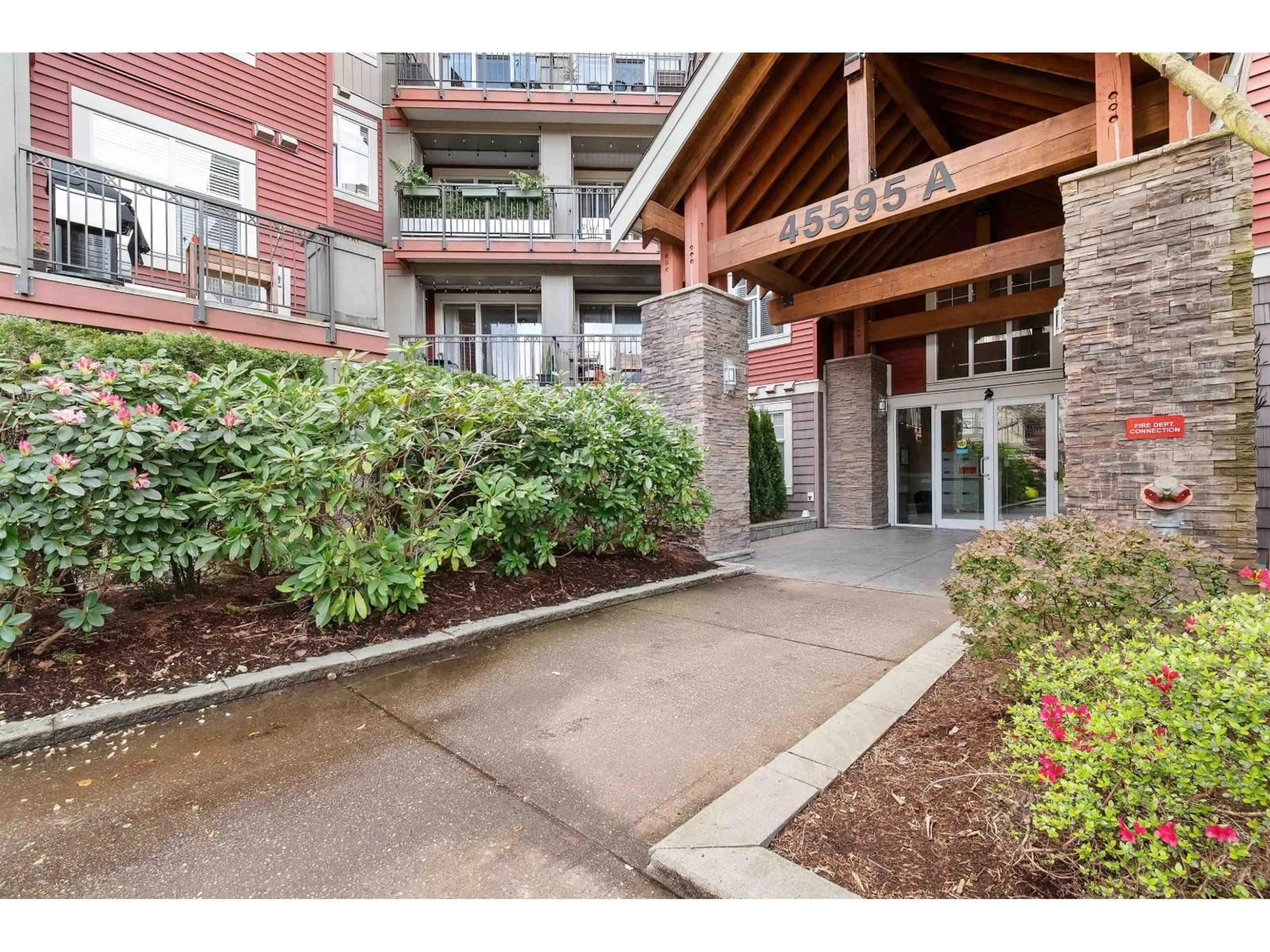 Indoor foyer for 405A - 45595 TAMIHI WAY, Chilliwack British Columbia V2R0G3