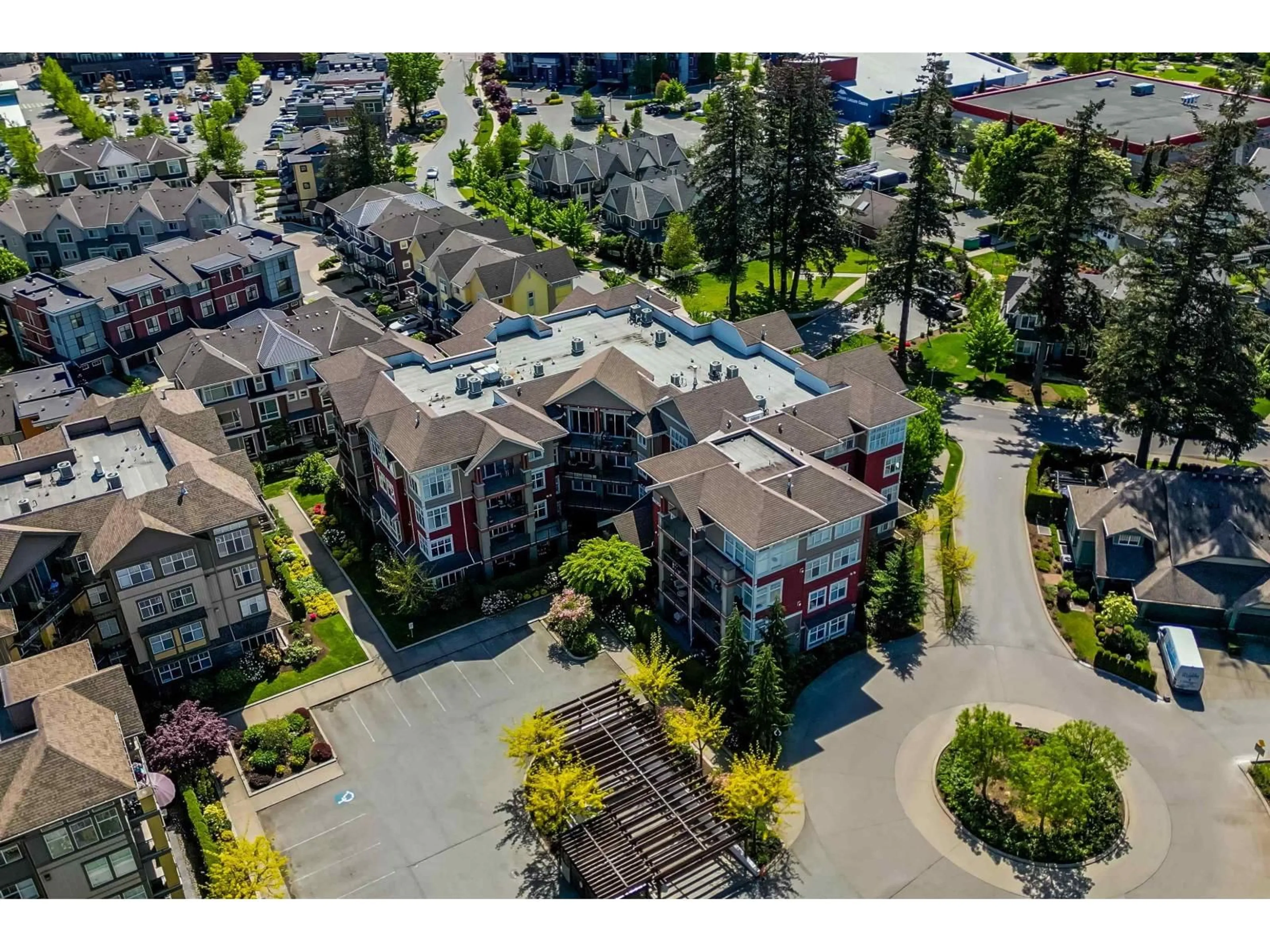 A pic from outside/outdoor area/front of a property/back of a property/a pic from drone, unknown for 405A - 45595 TAMIHI WAY, Chilliwack British Columbia V2R0G3