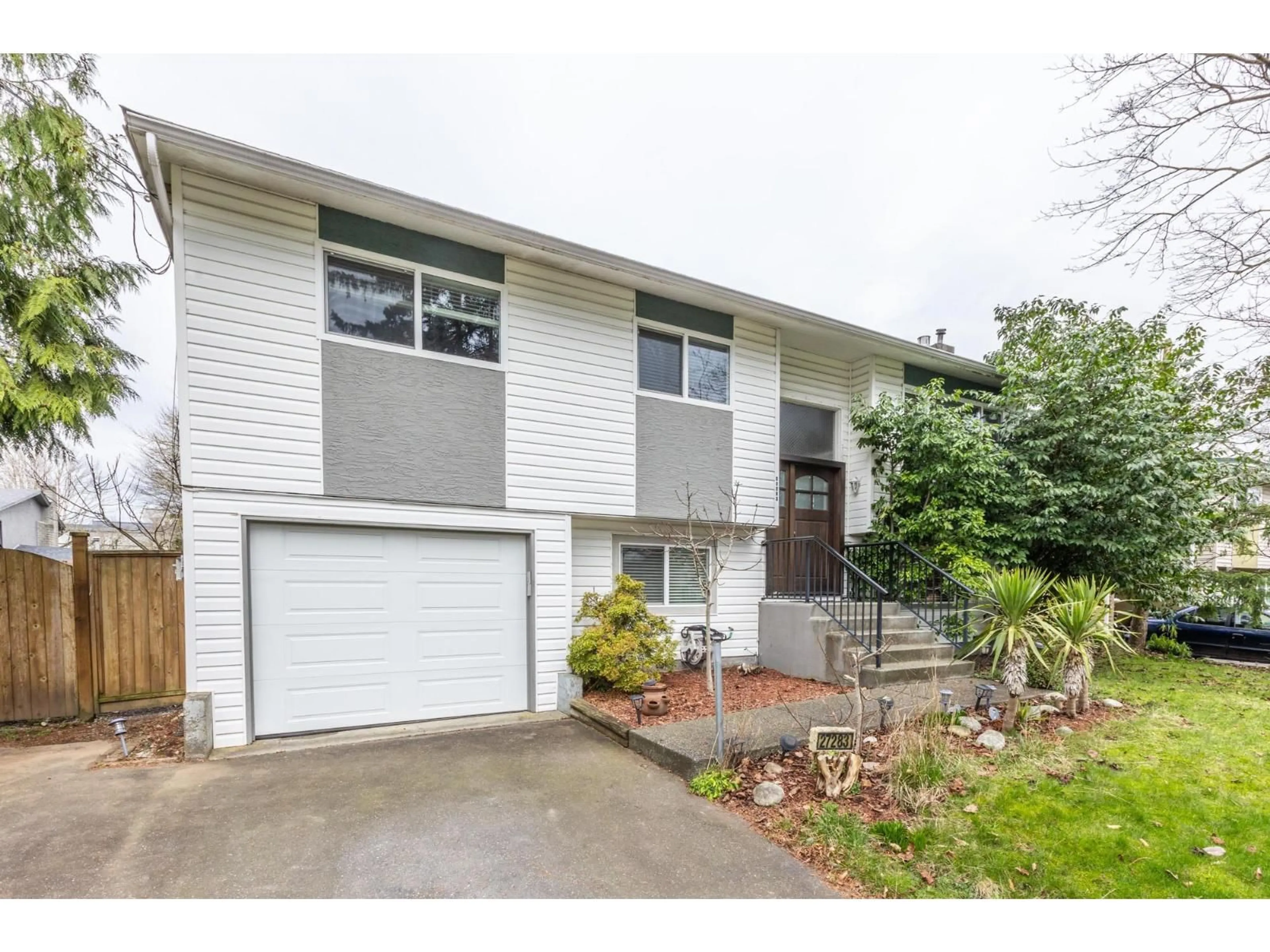 Home with vinyl exterior material, street for 27283 29 AVENUE, Langley British Columbia V4W3J8