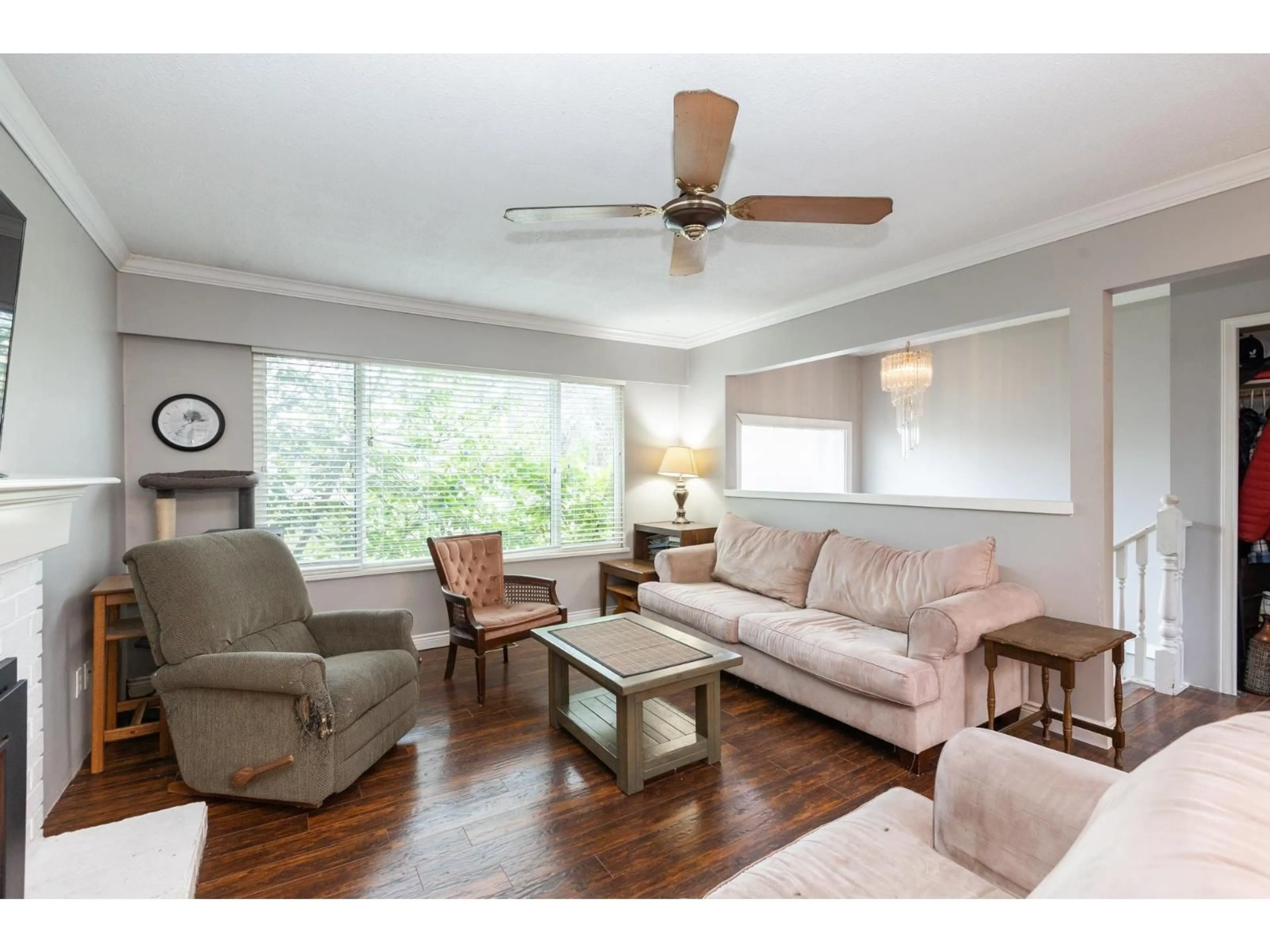 Living room with furniture, wood/laminate floor for 27283 29 AVENUE, Langley British Columbia V4W3J8