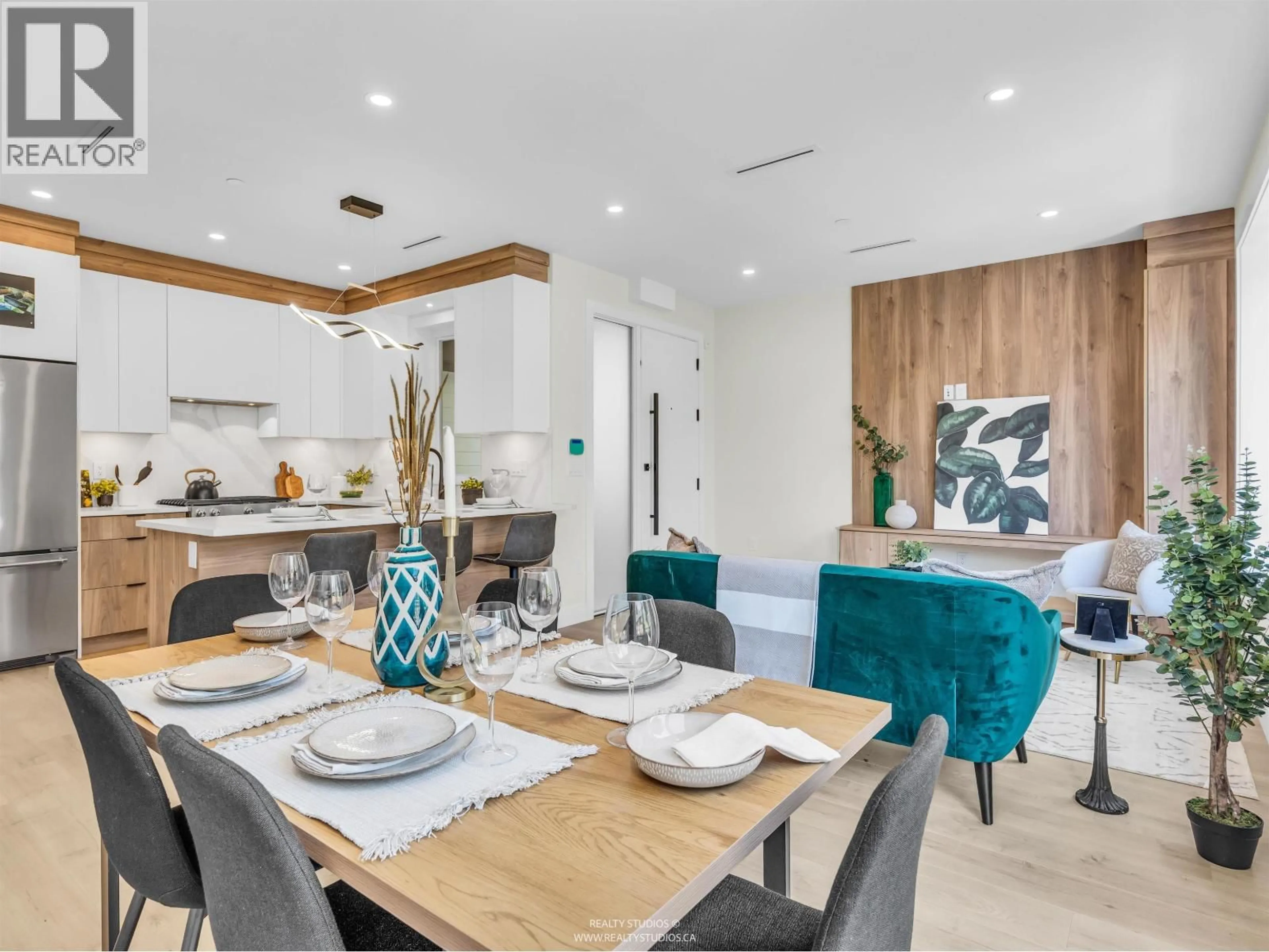 Unknown for 2 - 5221 CLARENDON STREET, Vancouver British Columbia V5R3J7