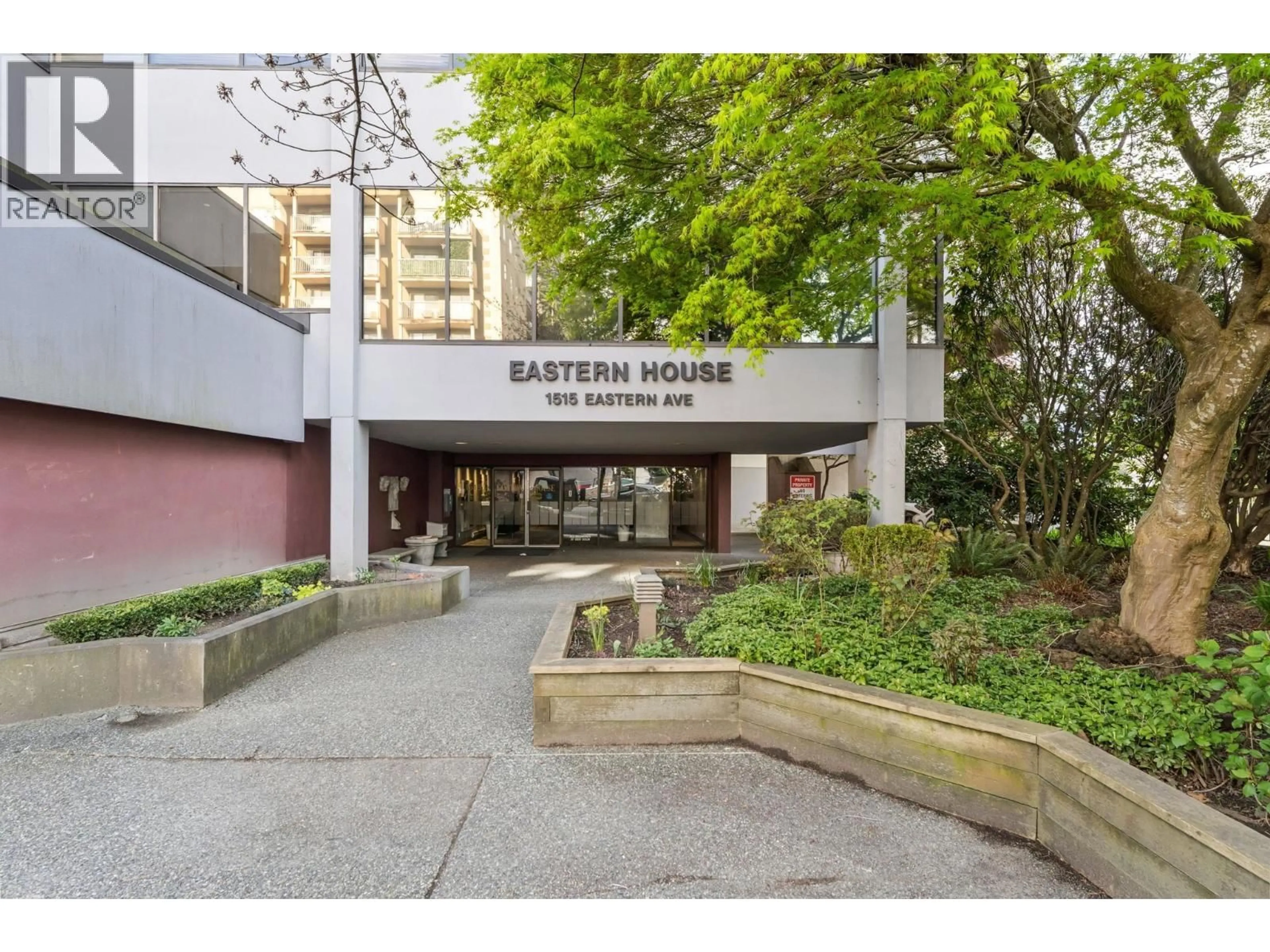 Indoor foyer for 1005 - 1515 EASTERN AVENUE, North Vancouver British Columbia V7L4R2