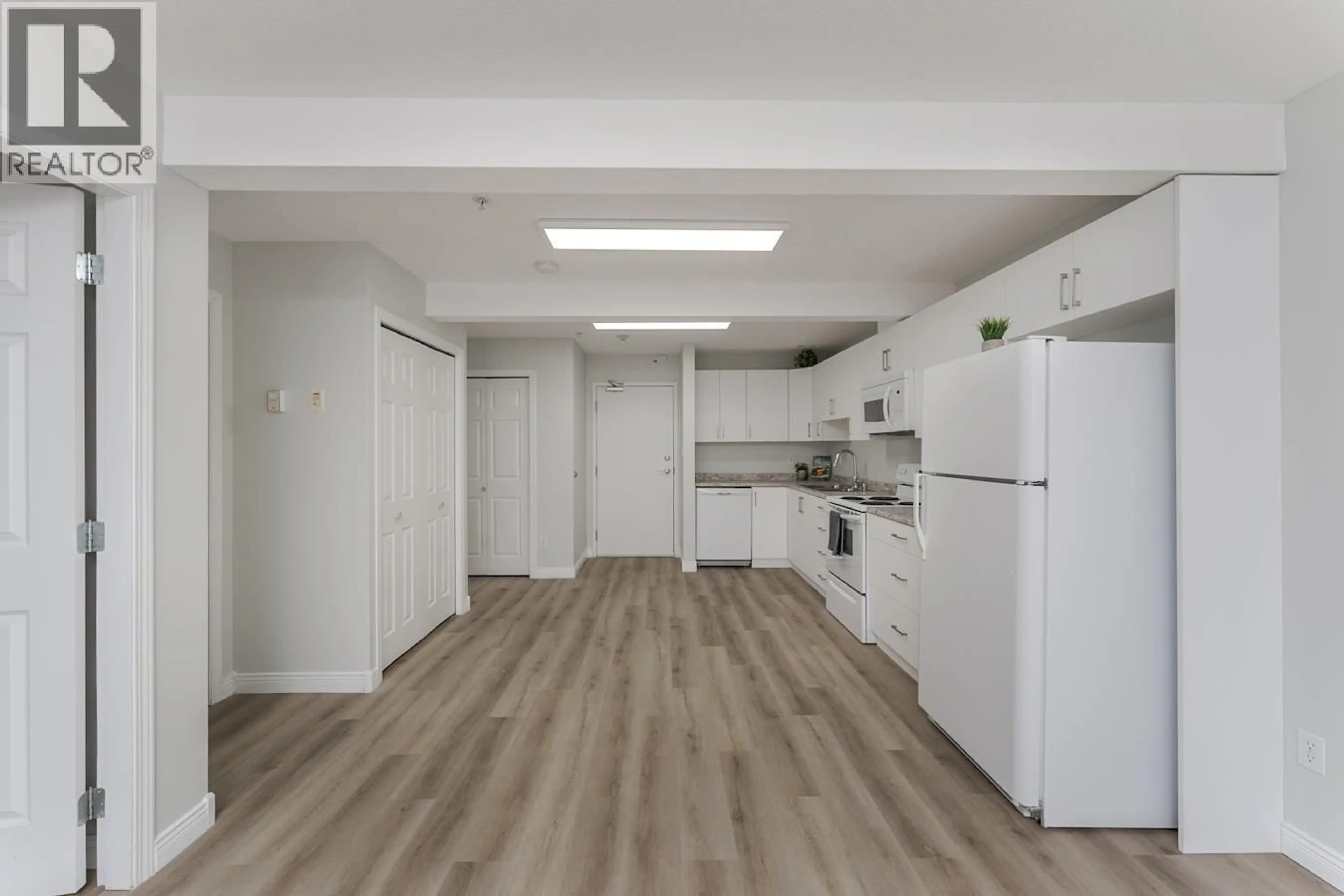 Standard kitchen, unknown for 104 - 2908 HOPKINS ROAD, Prince George British Columbia V2N1L5