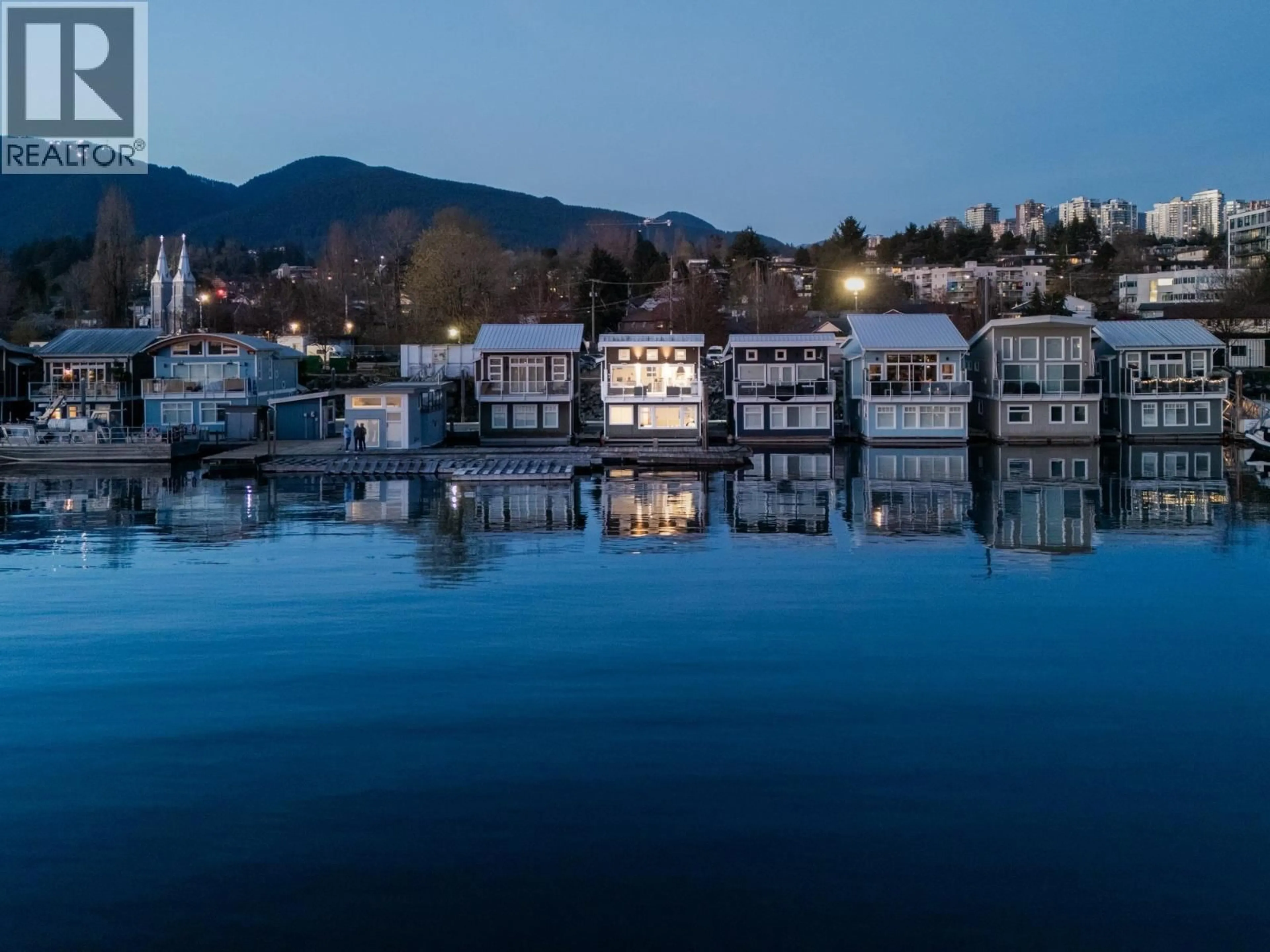 Blurry image for FRSL17 - 415 ESPLANADE AVENUE, North Vancouver British Columbia V7M1A6