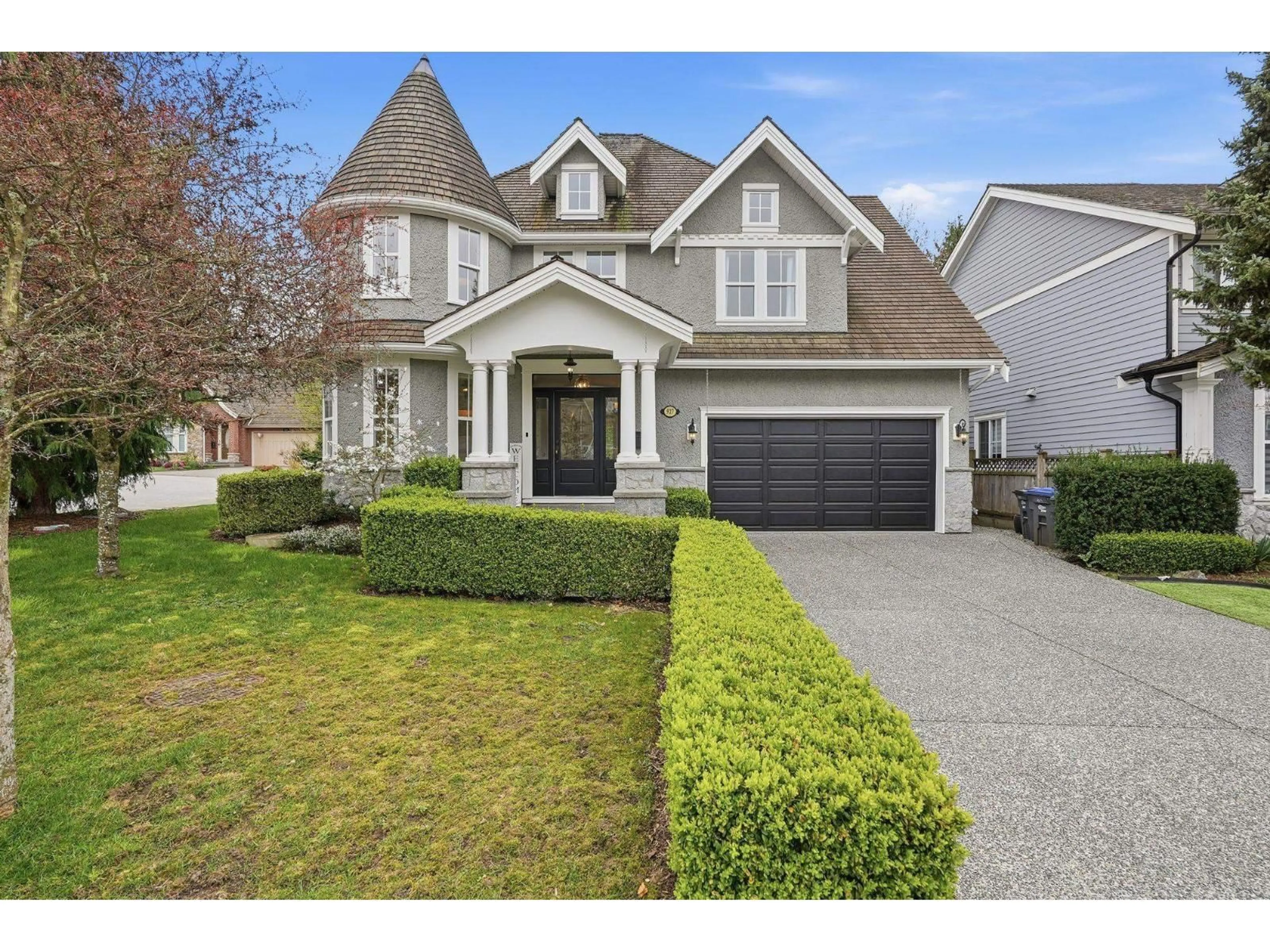 Home with vinyl exterior material, street for 927 163 STREET, Surrey British Columbia V4A9T8