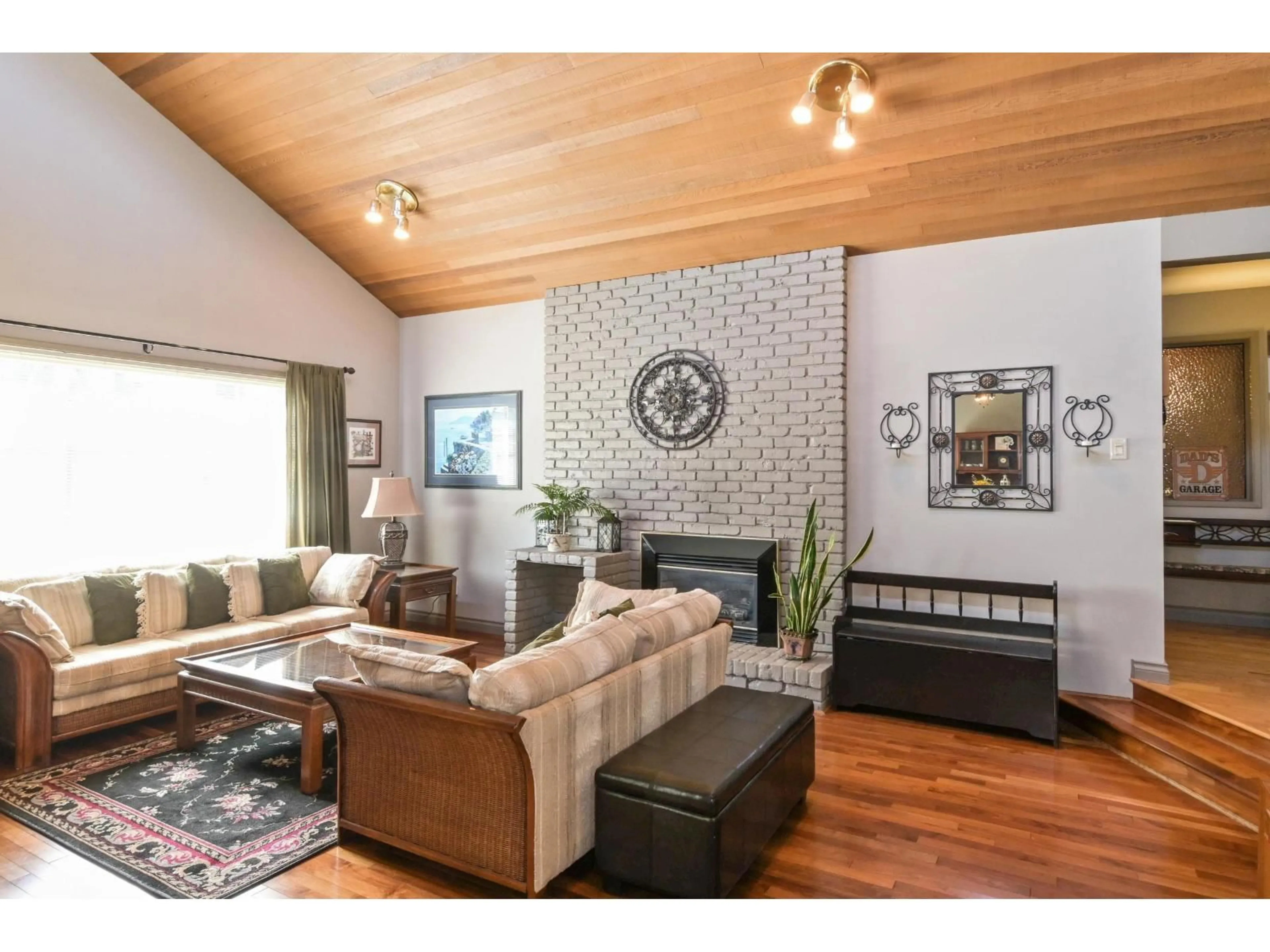 Living room with furniture, wood/laminate floor for 20123 49A AVENUE, Langley British Columbia V3A3S2