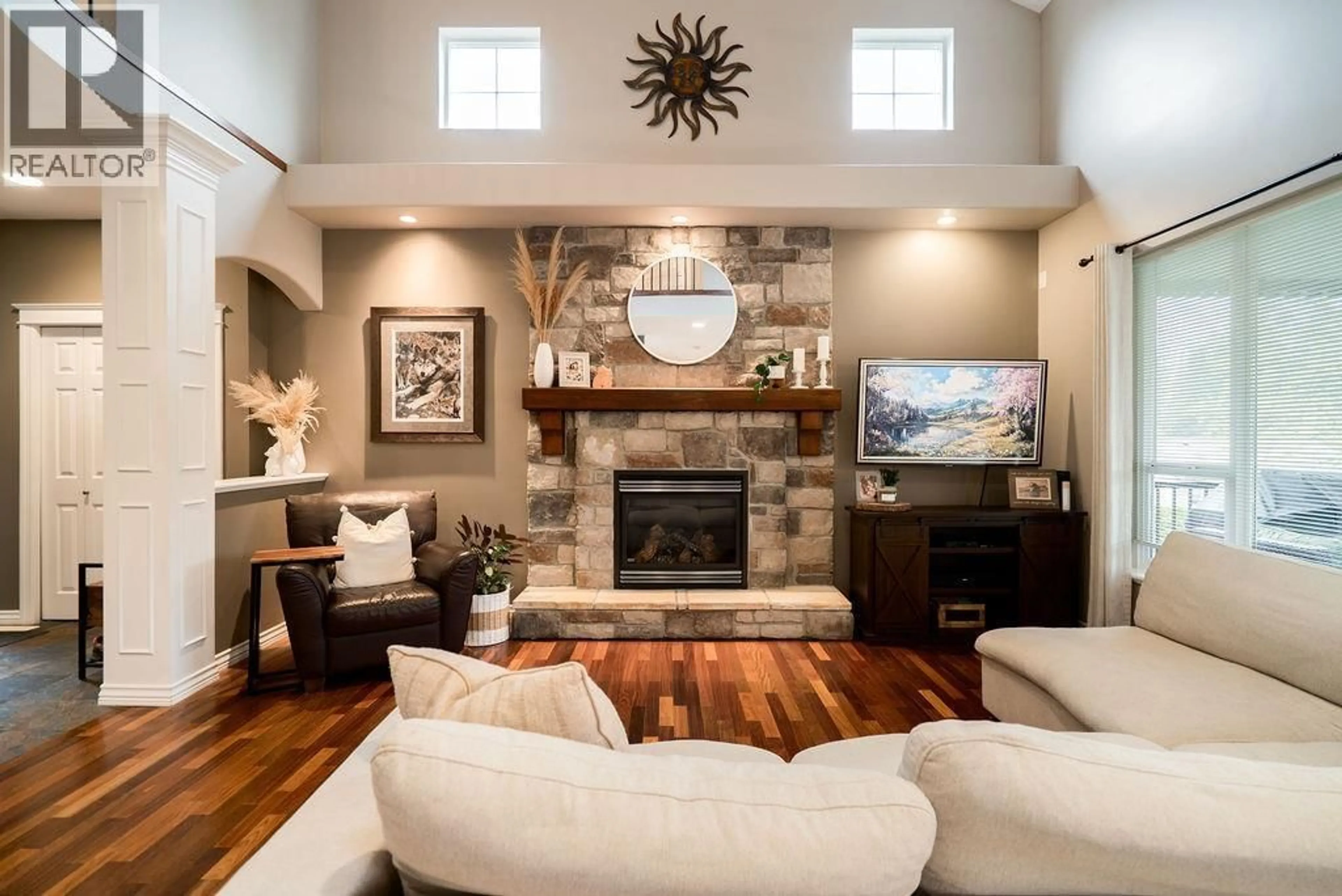 Living room with furniture, wood/laminate floor for 13333 BALSAM STREET, Maple Ridge British Columbia V4R2W7