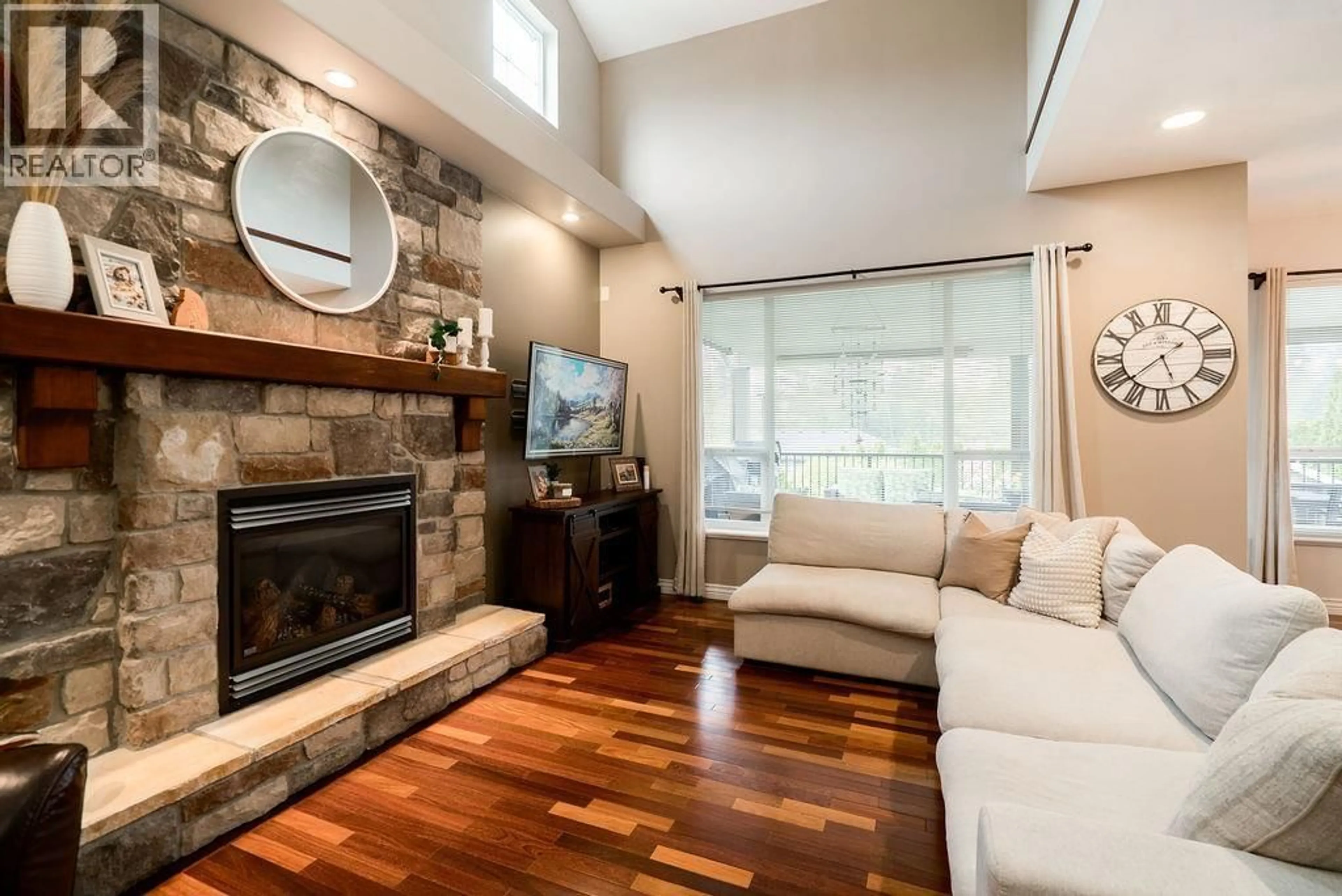 Living room with furniture, unknown for 13333 BALSAM STREET, Maple Ridge British Columbia V4R2W7