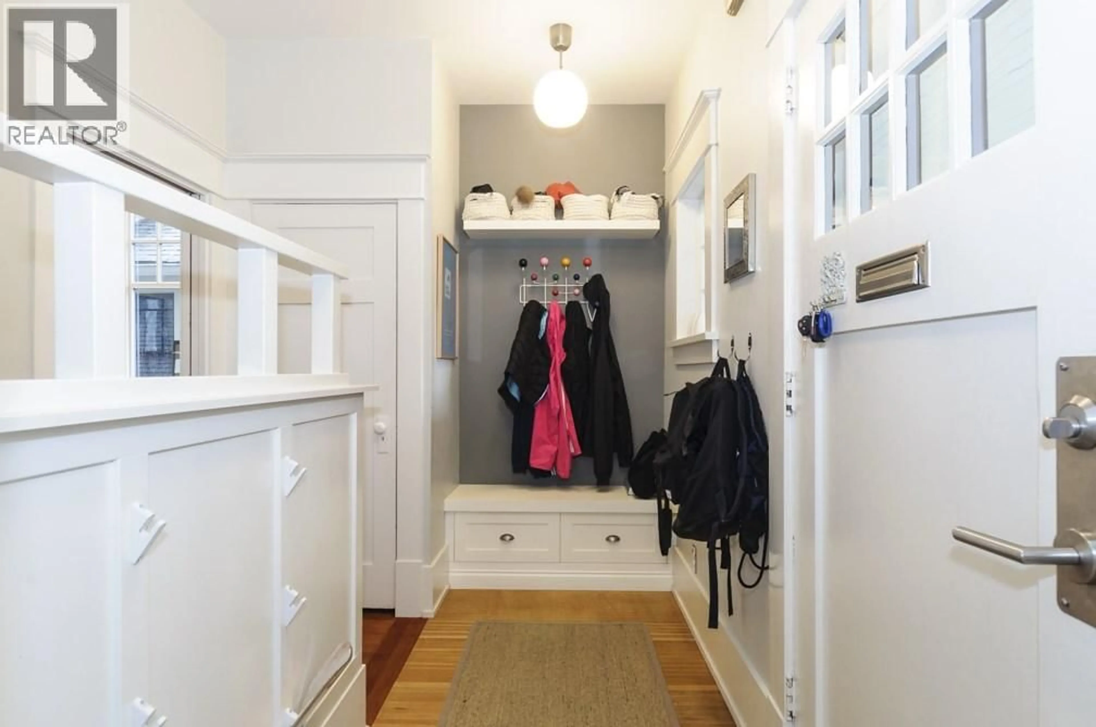 Indoor entryway for 967 21ST AVENUE, Vancouver British Columbia V5Z1Z2