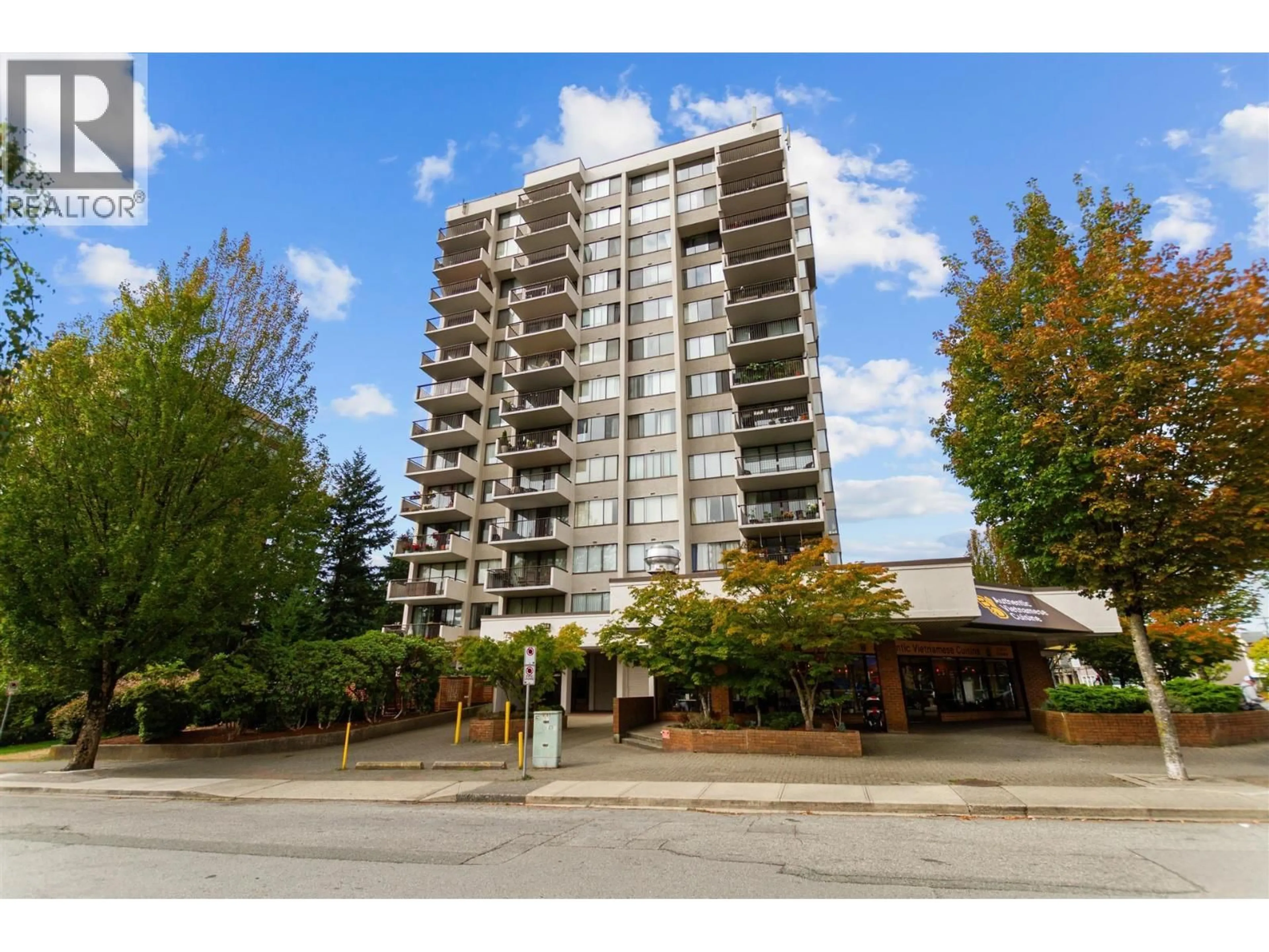Indoor foyer for 1401 - 7235 SALISBURY AVENUE, Burnaby British Columbia V5E4E6