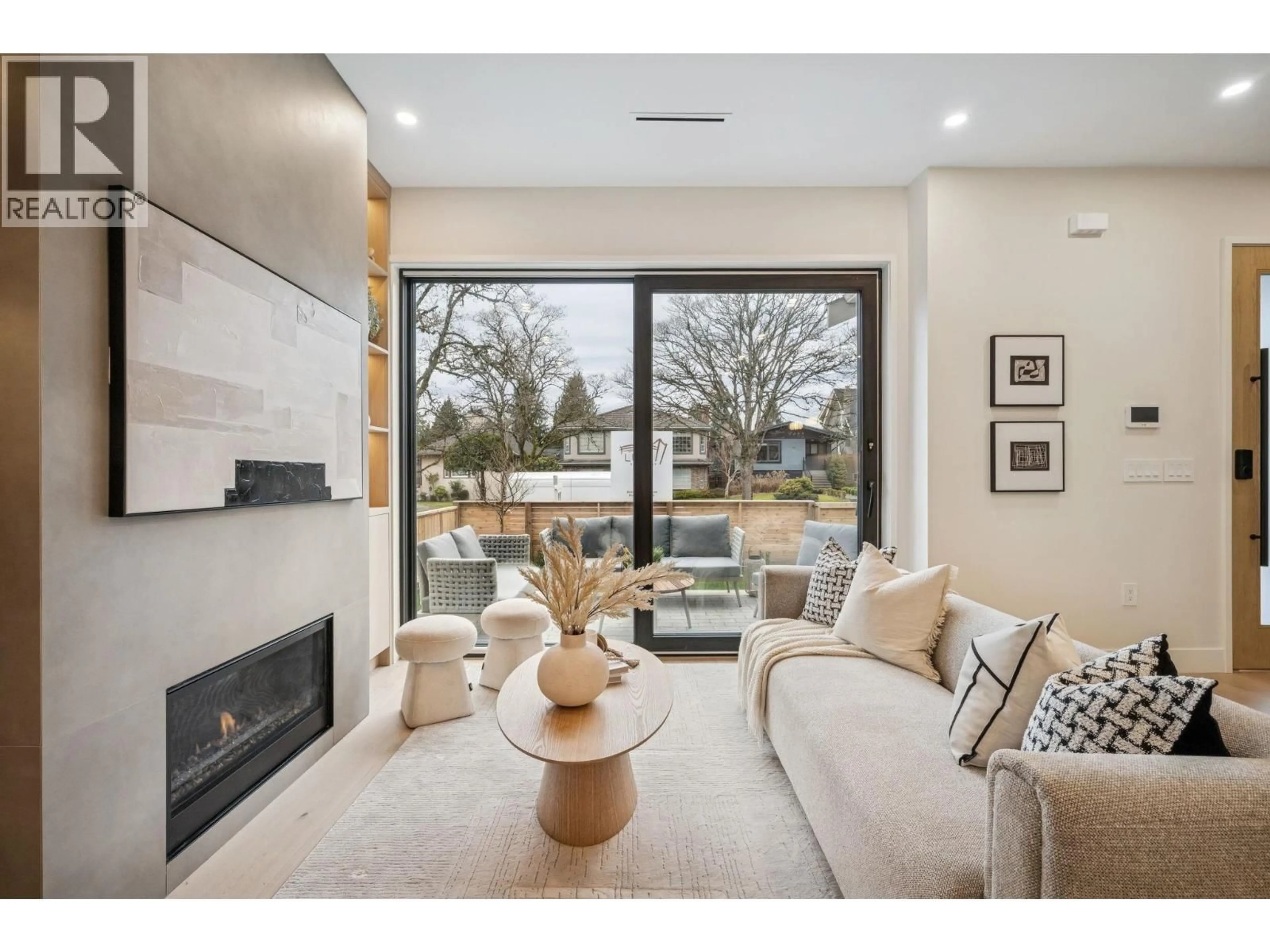 Living room with furniture, unknown for 1 - 448 20 AVENUE, Vancouver British Columbia V5Y2C8