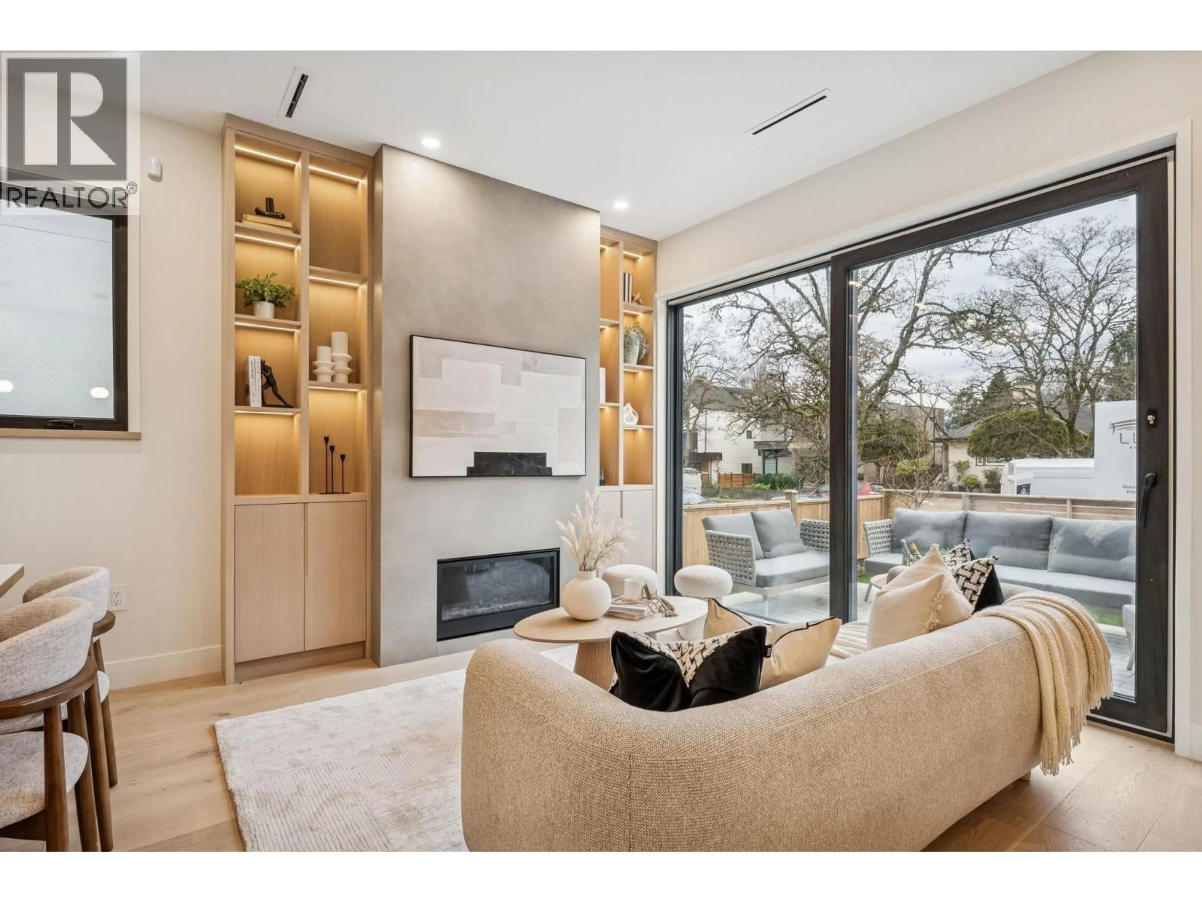 Living room with furniture, wood/laminate floor for 1 - 448 20 AVENUE, Vancouver British Columbia V5Y2C8
