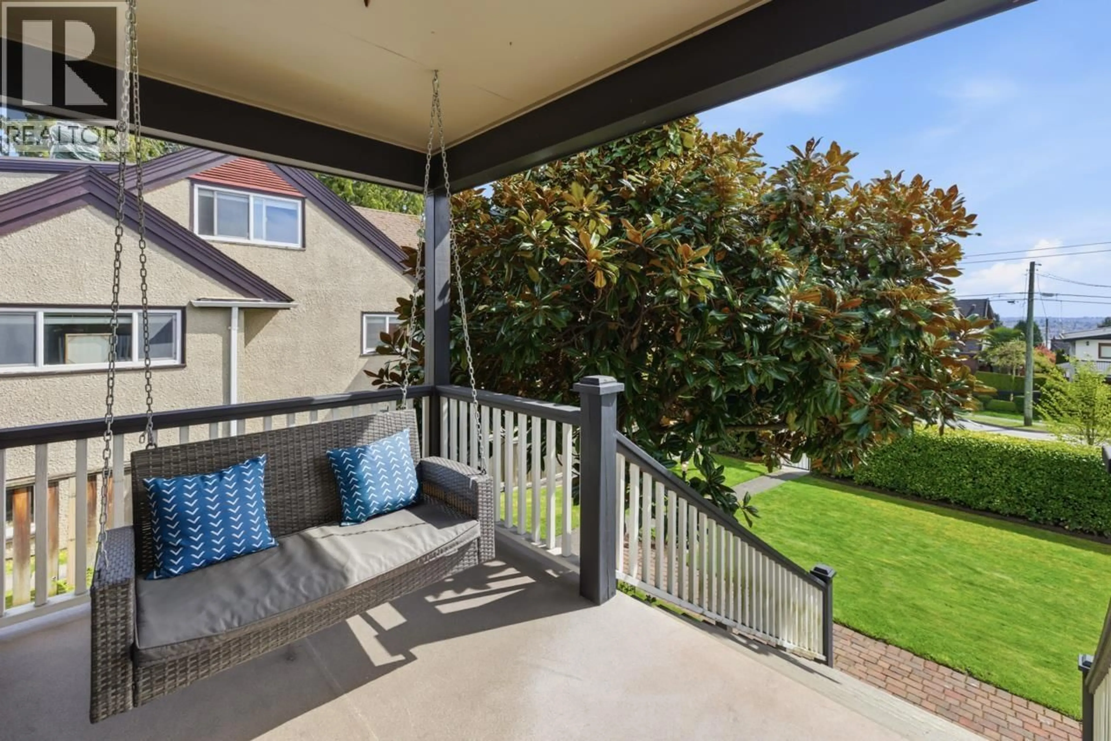 Patio, street for 424 KEITH ROAD, North Vancouver British Columbia V7L1V9