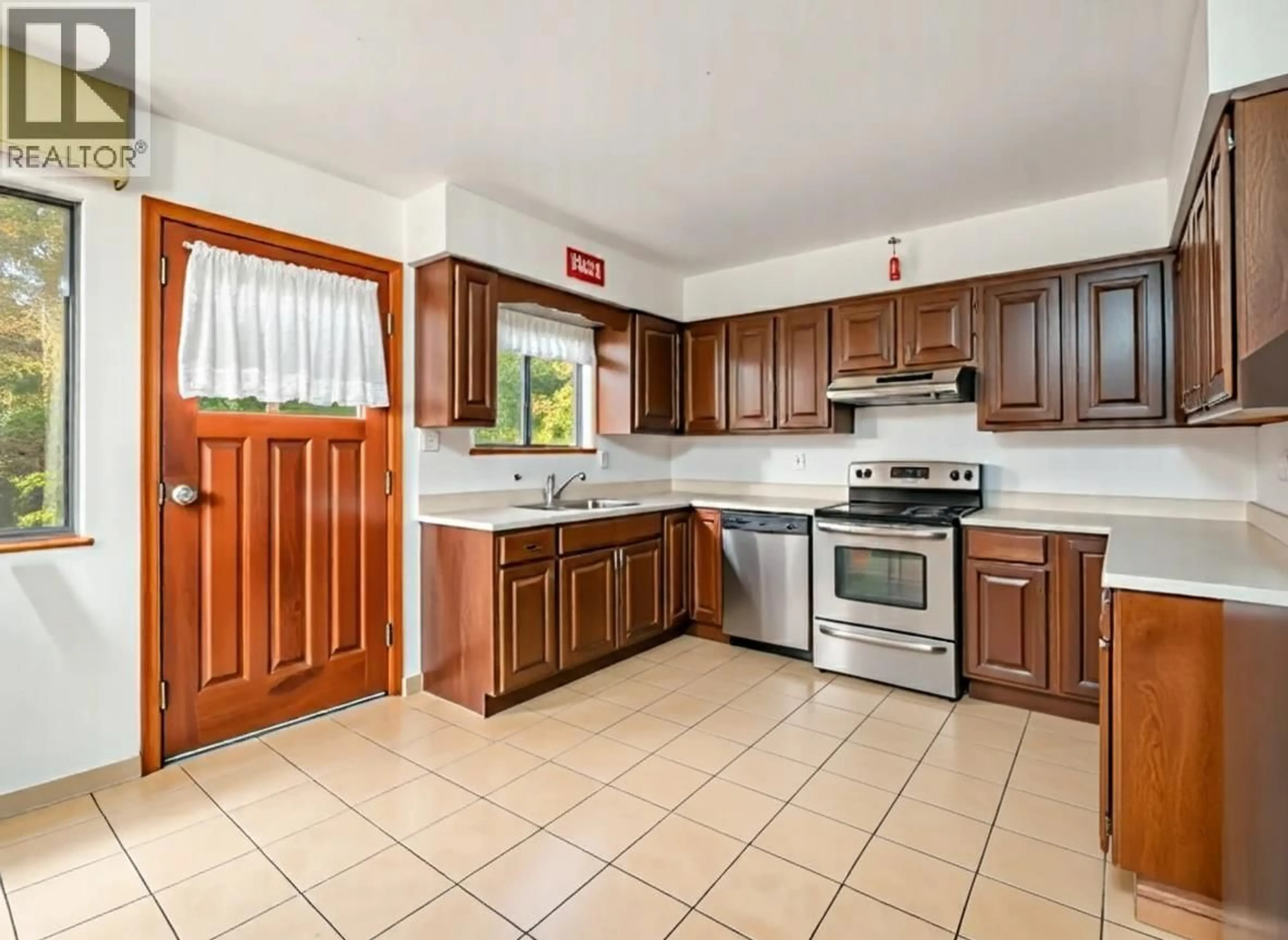 Standard kitchen, ceramic/tile floor for 1609 BEWICKE AVENUE, North Vancouver British Columbia V7M3C2