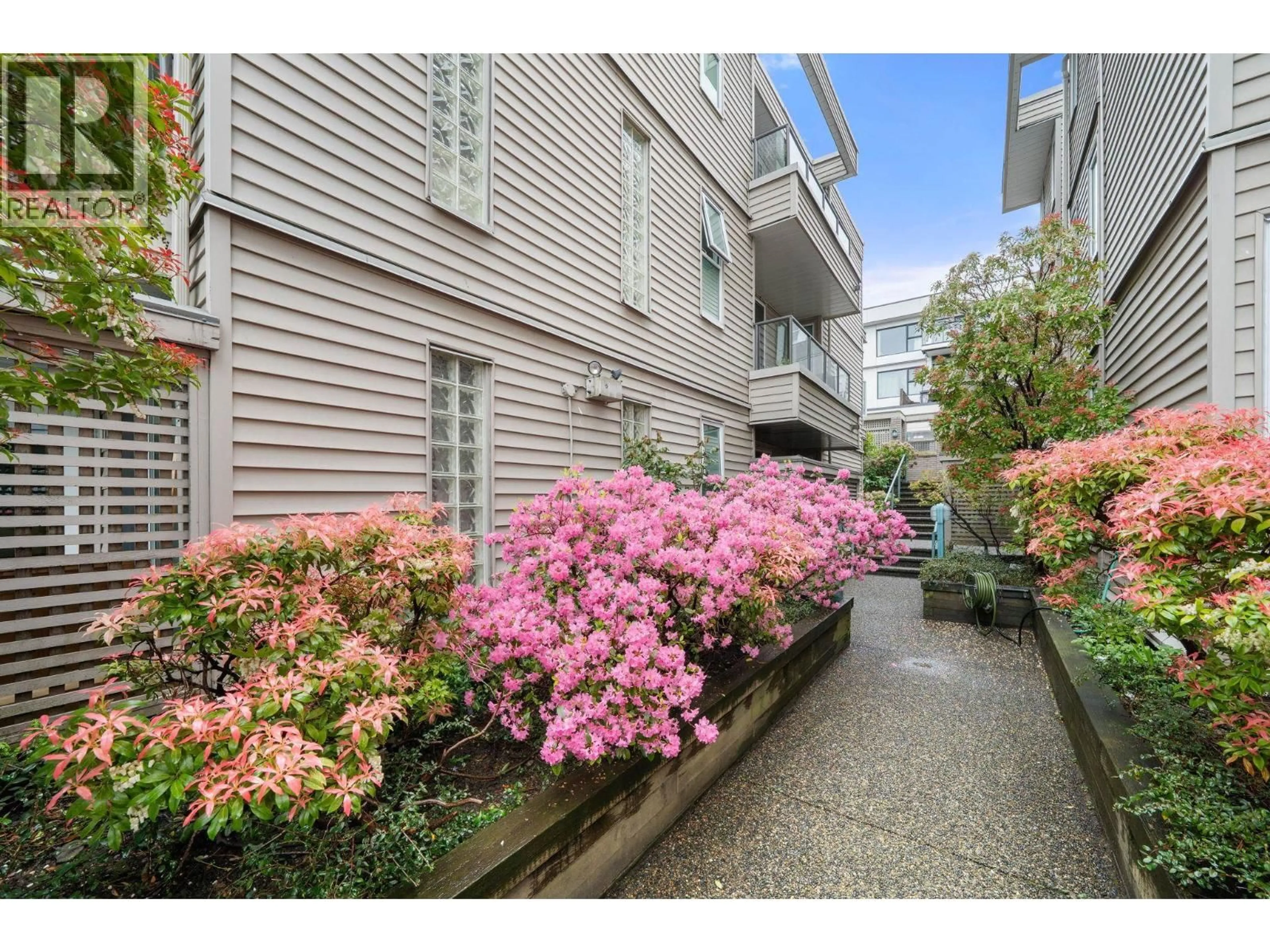Patio, street for 305 - 1318 6TH AVENUE, Vancouver British Columbia V6H1A7
