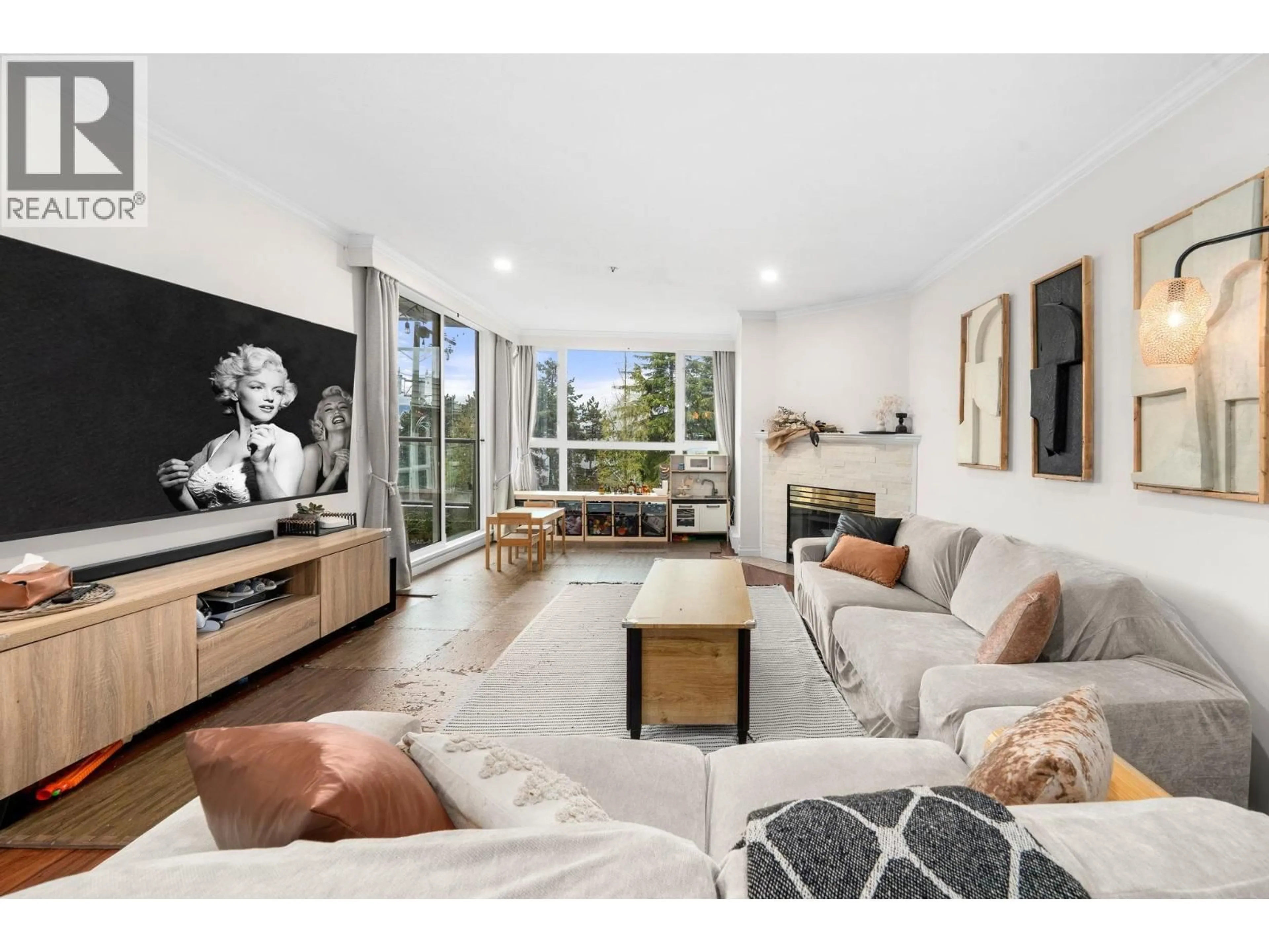 Living room with furniture, unknown for 305 - 1318 6TH AVENUE, Vancouver British Columbia V6H1A7